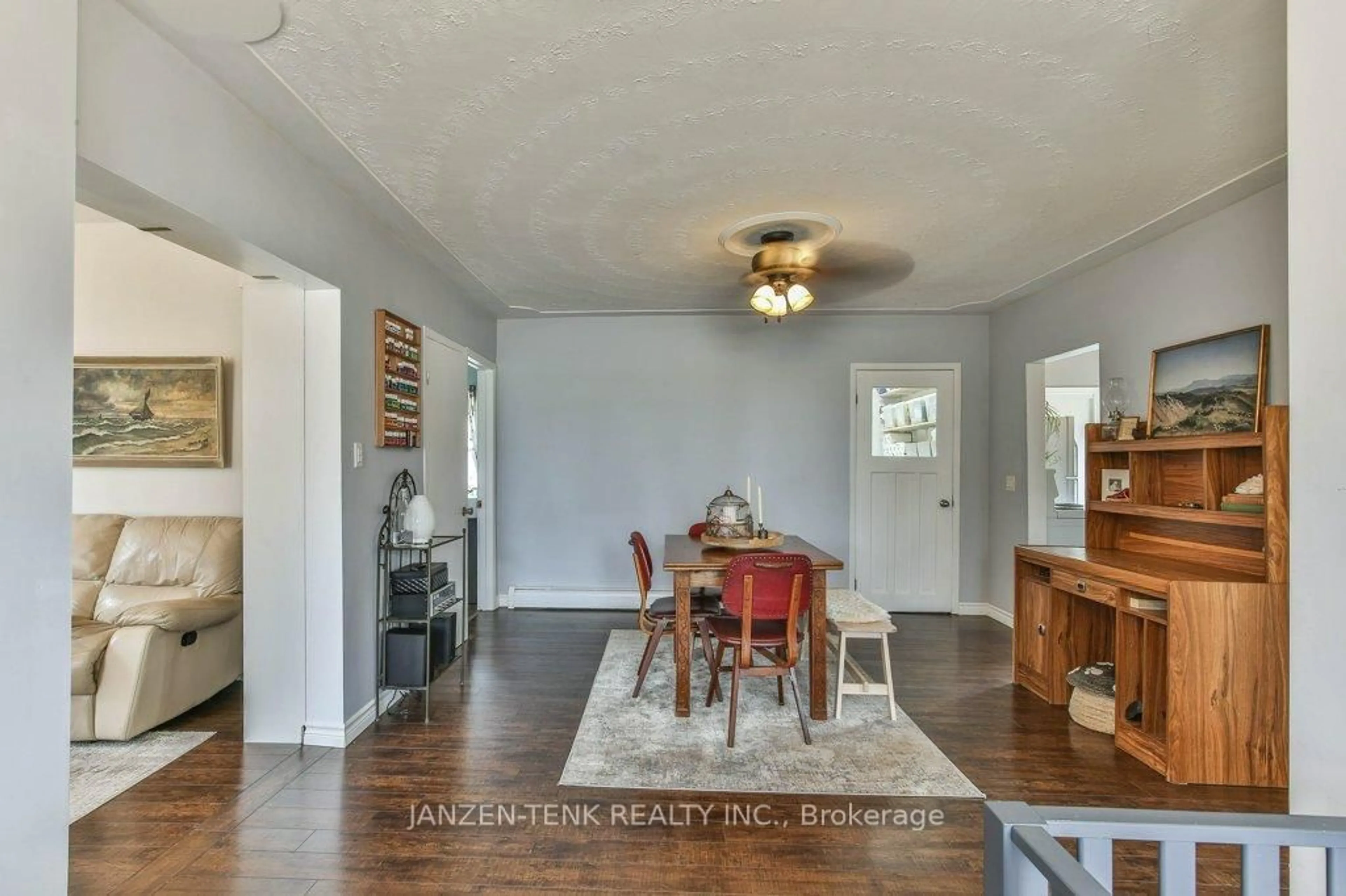 Dining room, wood/laminate floor for 292574 Culloden Line, South-West Oxford Ontario N0L 1C0