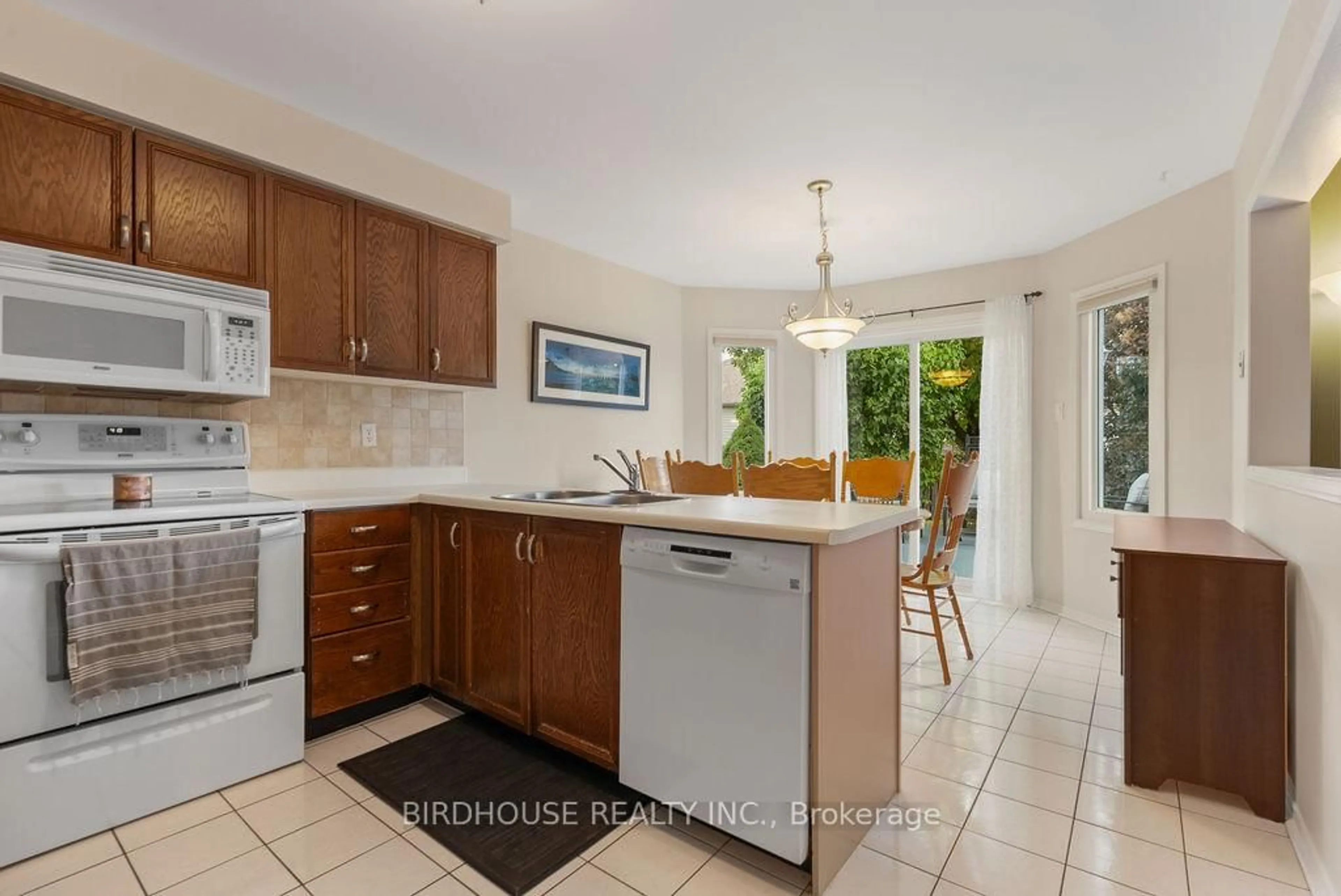 Standard kitchen, ceramic/tile floor for 6 Purdy Crt, Kawartha Lakes Ontario K9V 6E4