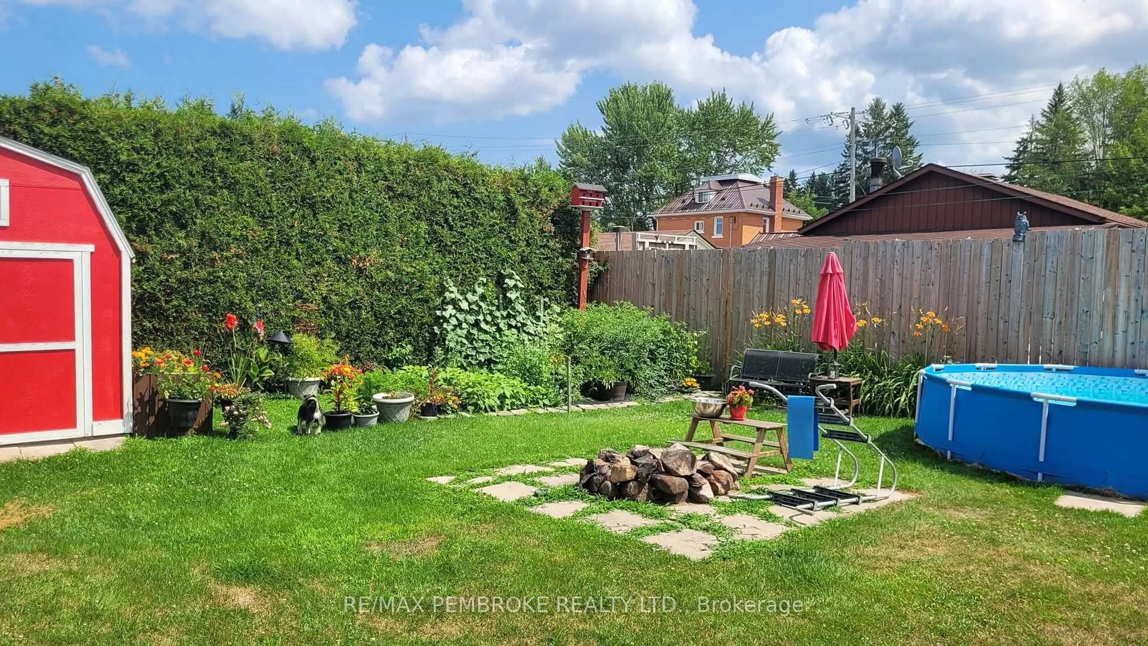 A pic from outside/outdoor area/front of a property/back of a property/a pic from drone, street for 48 Selkirk St, Petawawa Ontario K8H 1P2