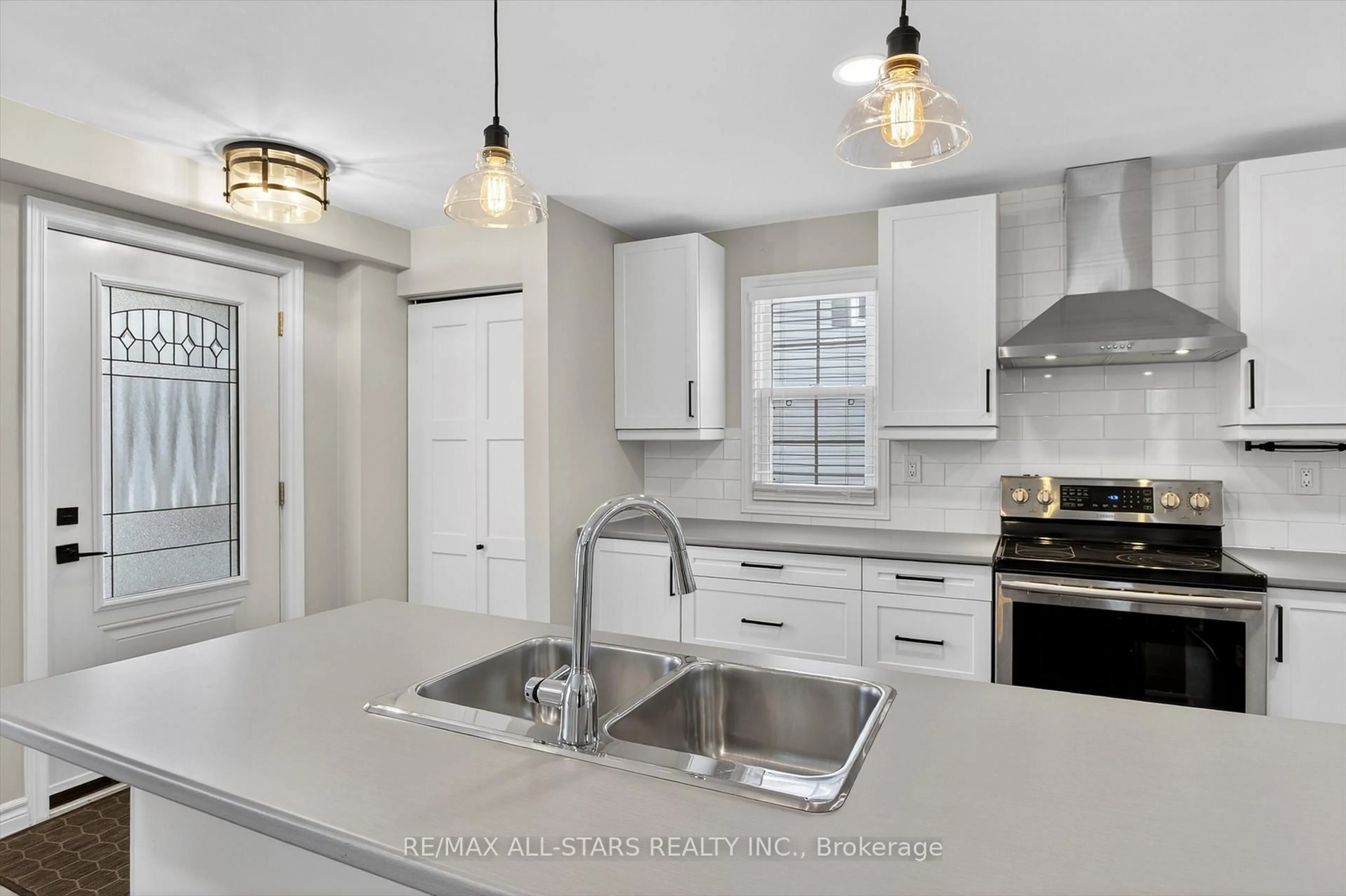 Open concept kitchen, ceramic/tile floor for 480 Harden Cres, Cobourg Ontario K9A 1Z9