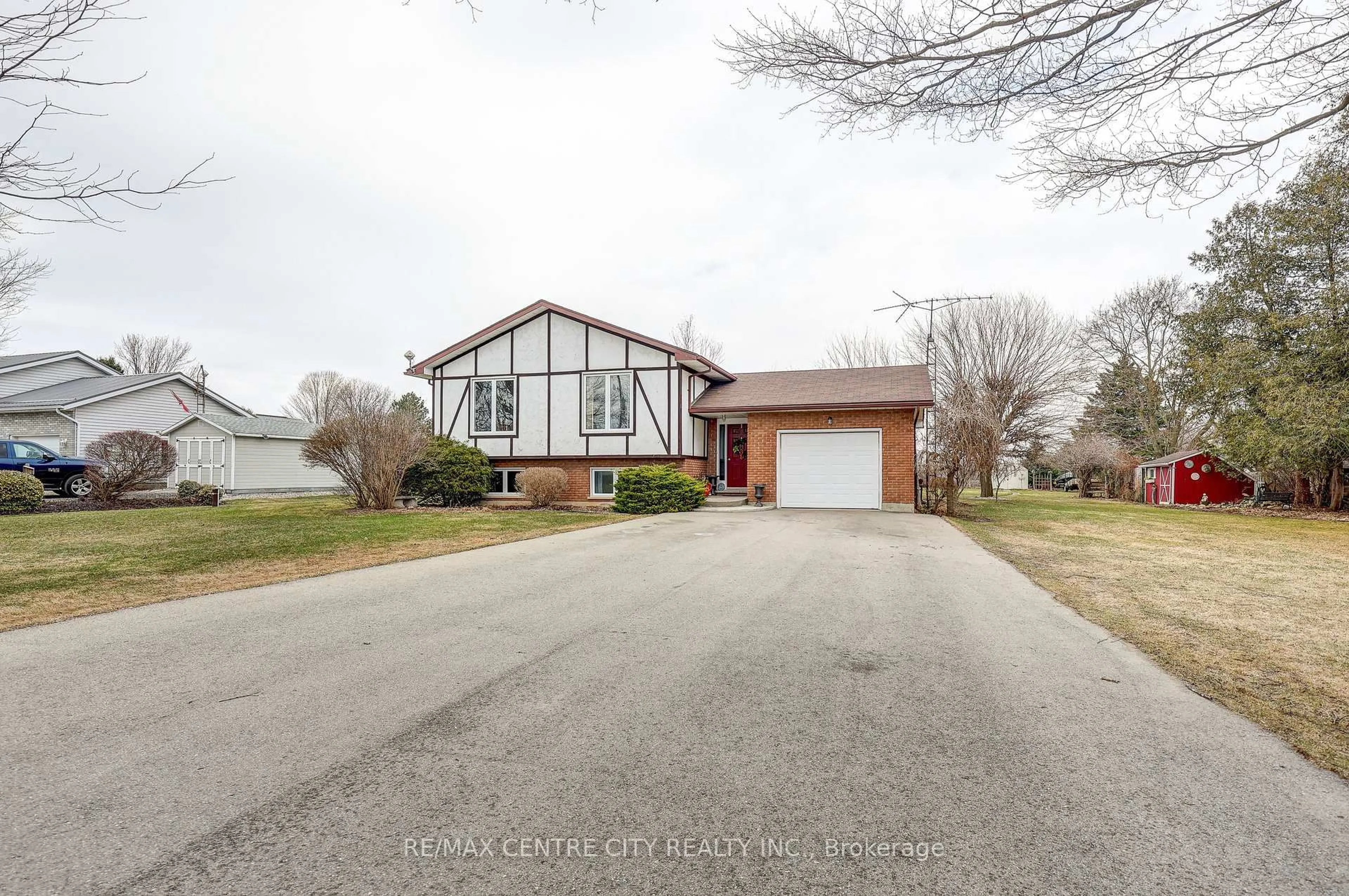 Unknown for 312306 Dereham Line, South-West Oxford Ontario N4G 4G8