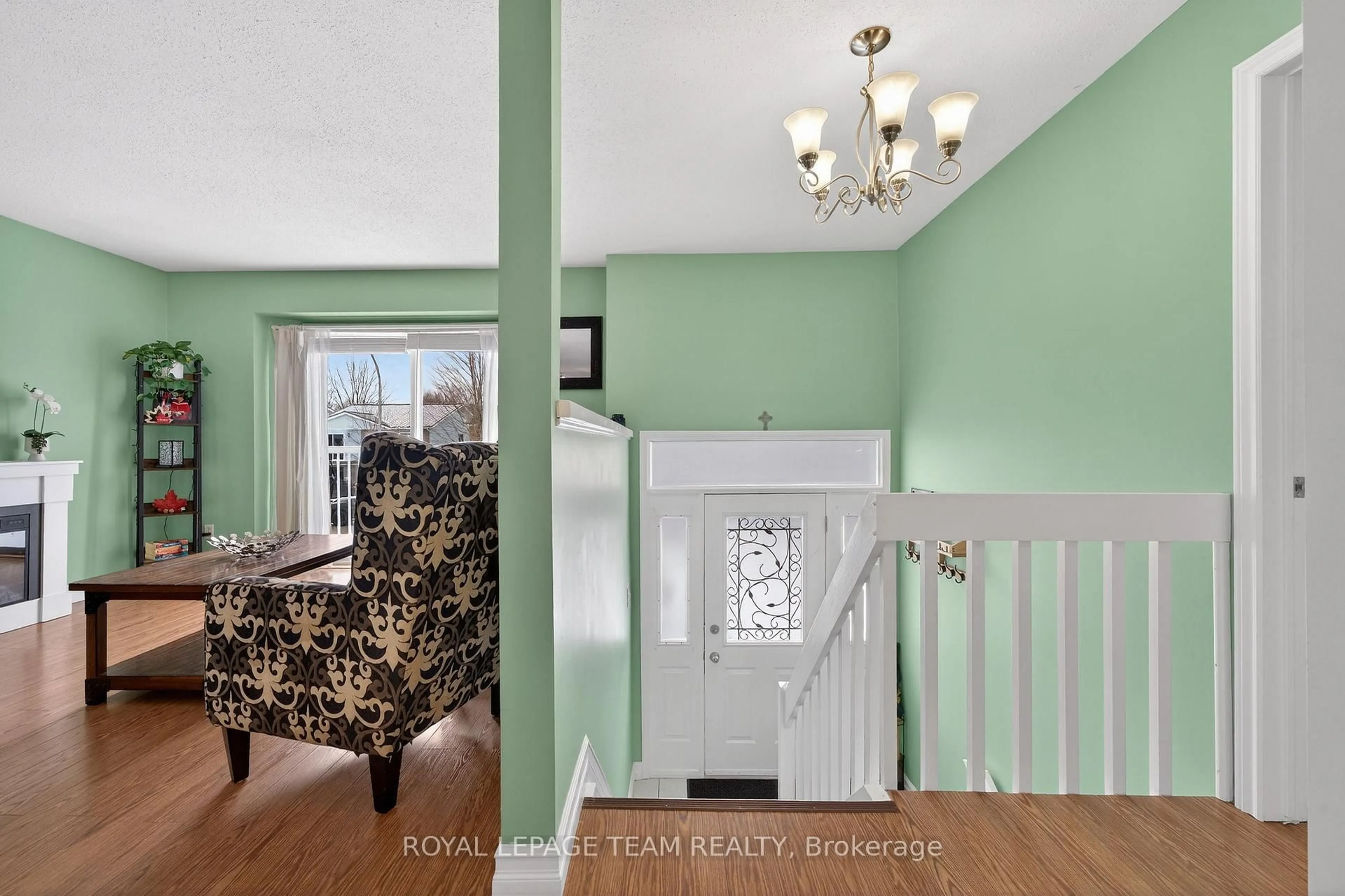 Indoor entryway for 78 Merrick St, Smiths Falls Ontario K7A 4R6