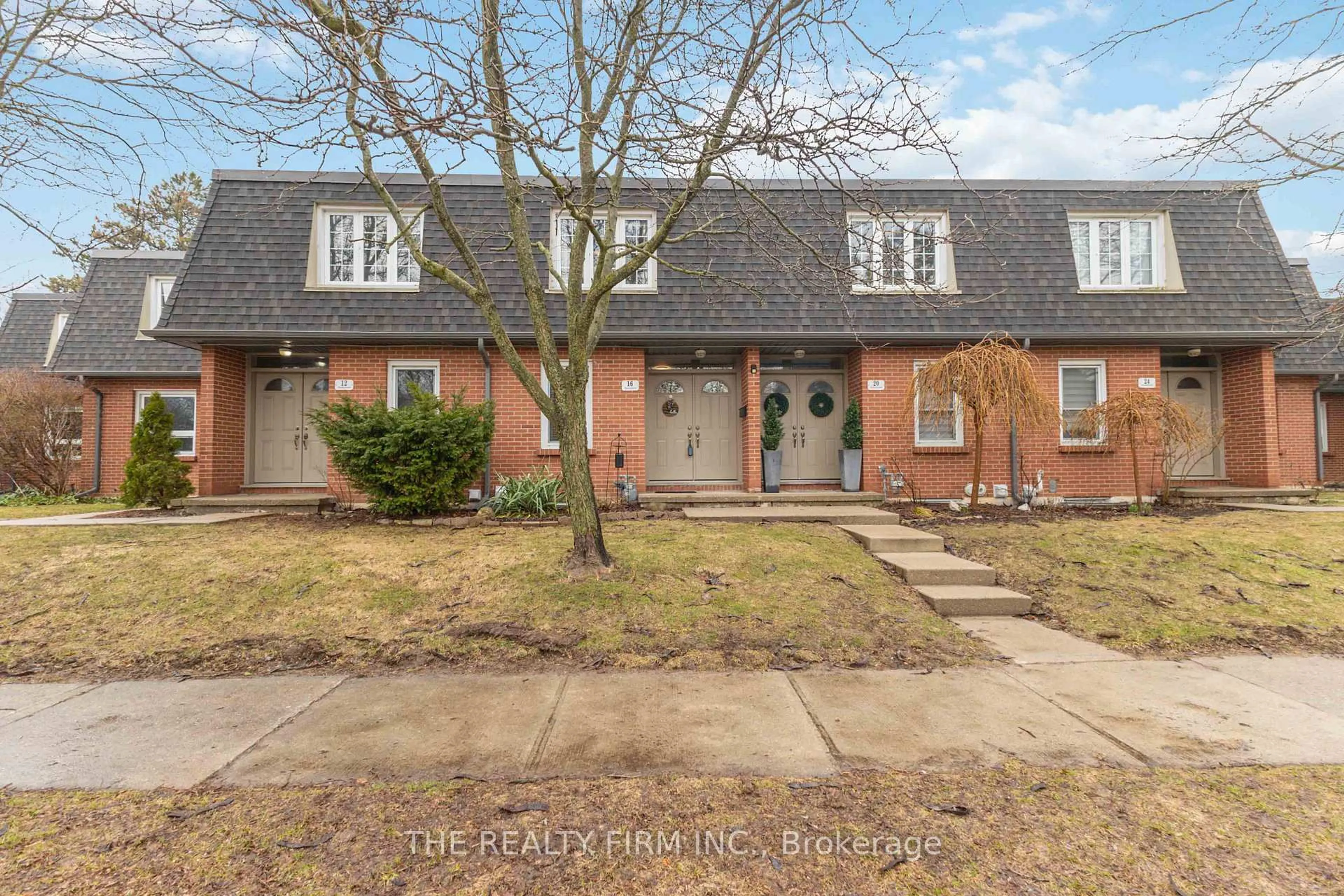 A pic from outside/outdoor area/front of a property/back of a property/a pic from drone, street for 16 Homestead Cres #67, London North Ontario N6G 2E4