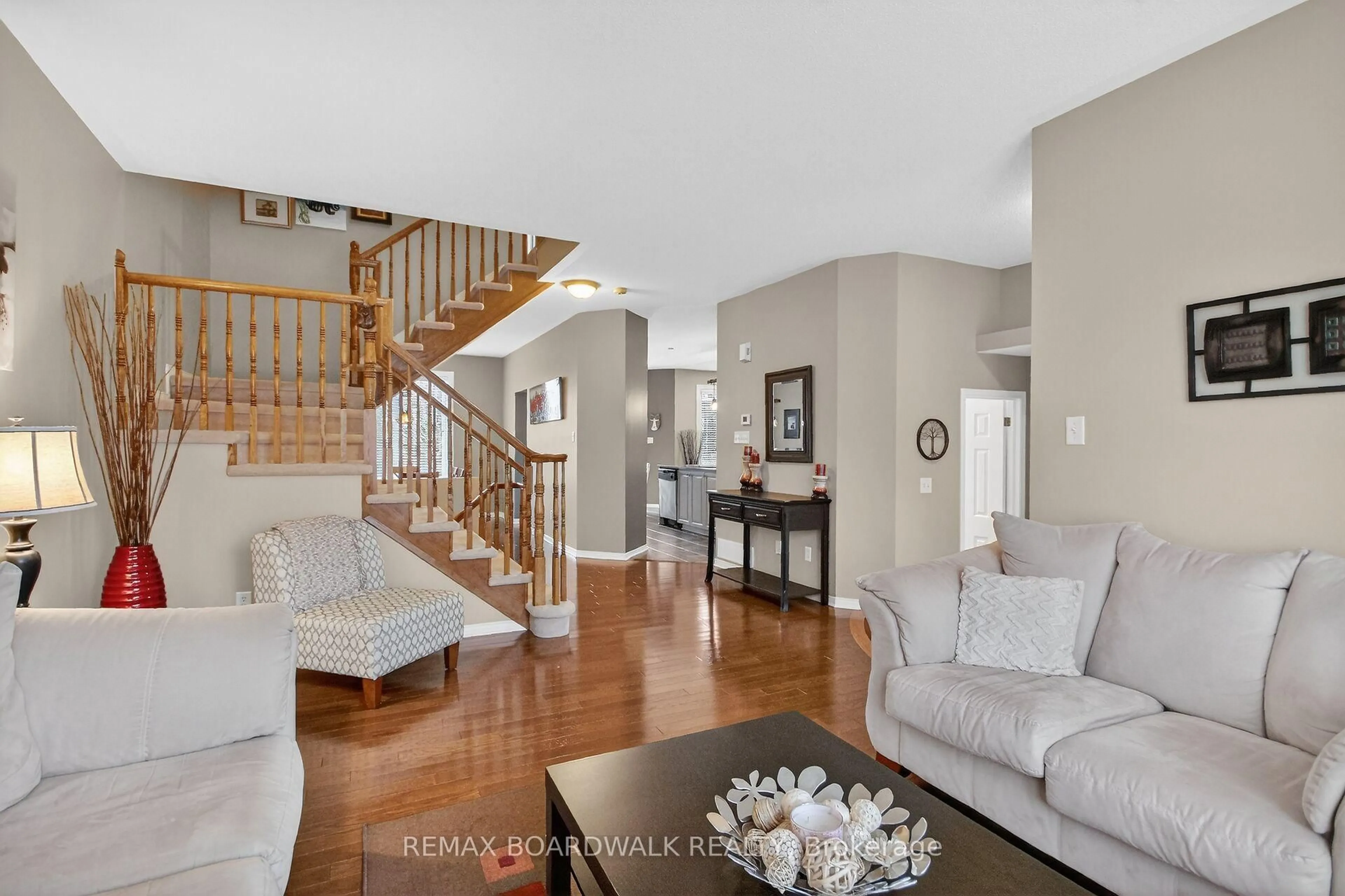 Indoor foyer for 309 Chestermere Cres, Ottawa Ontario K2G 7A8