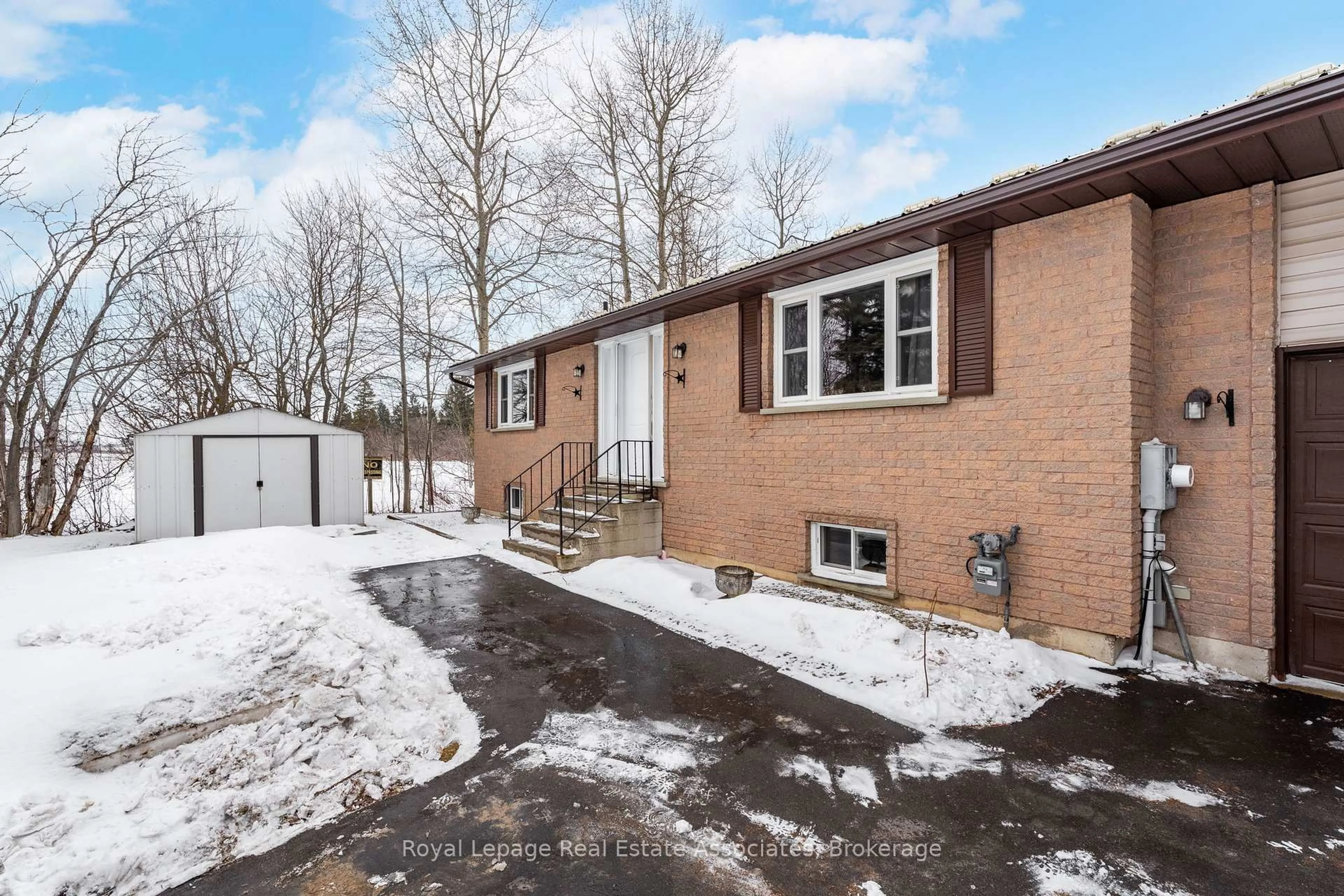 Home with brick exterior material, street for 31 Highpoint St, Southgate Ontario N0C 1B0