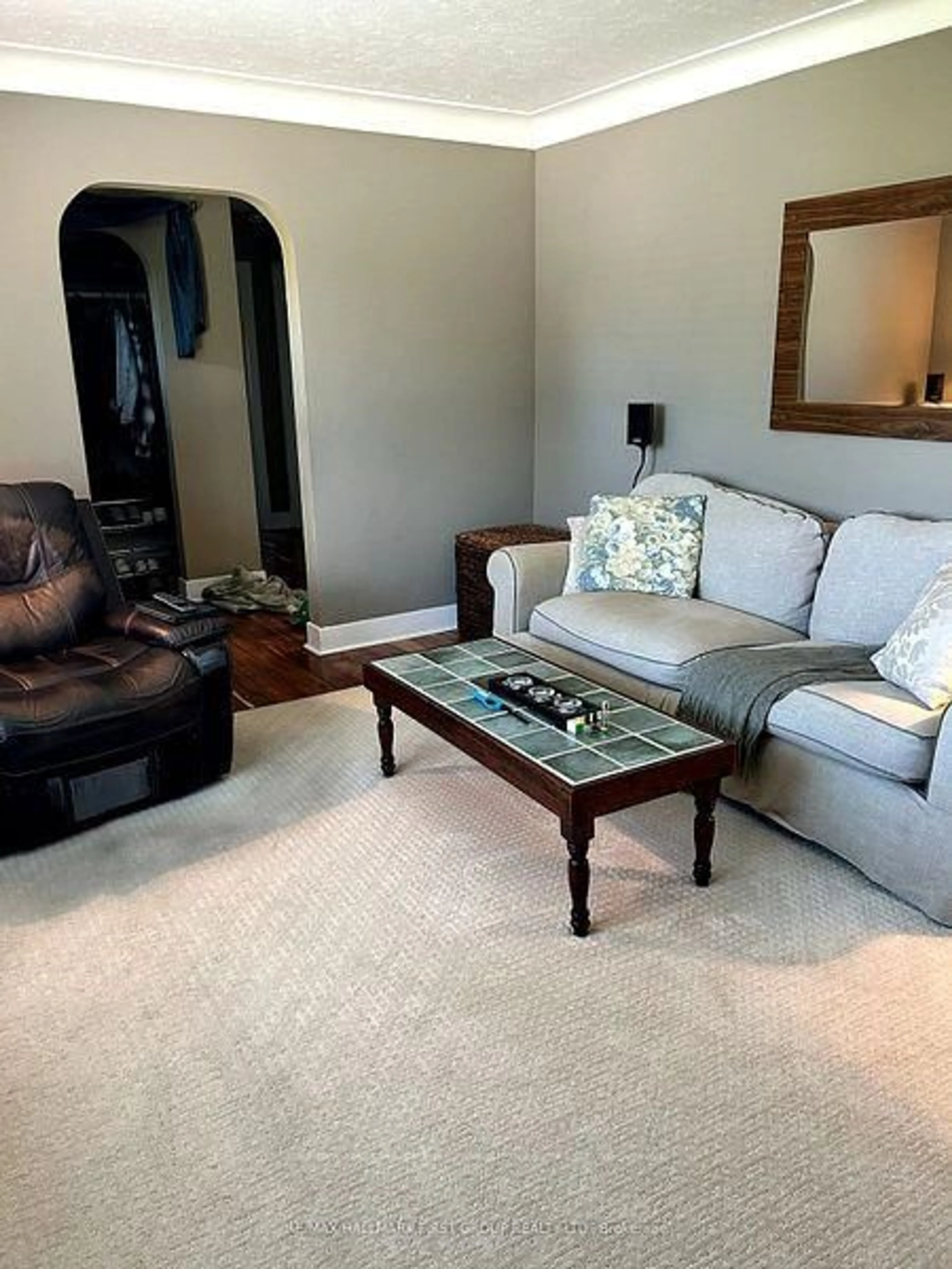 Living room with furniture, carpet floor for 62 Dorothy St, St. Catharines Ontario L2N 4A6