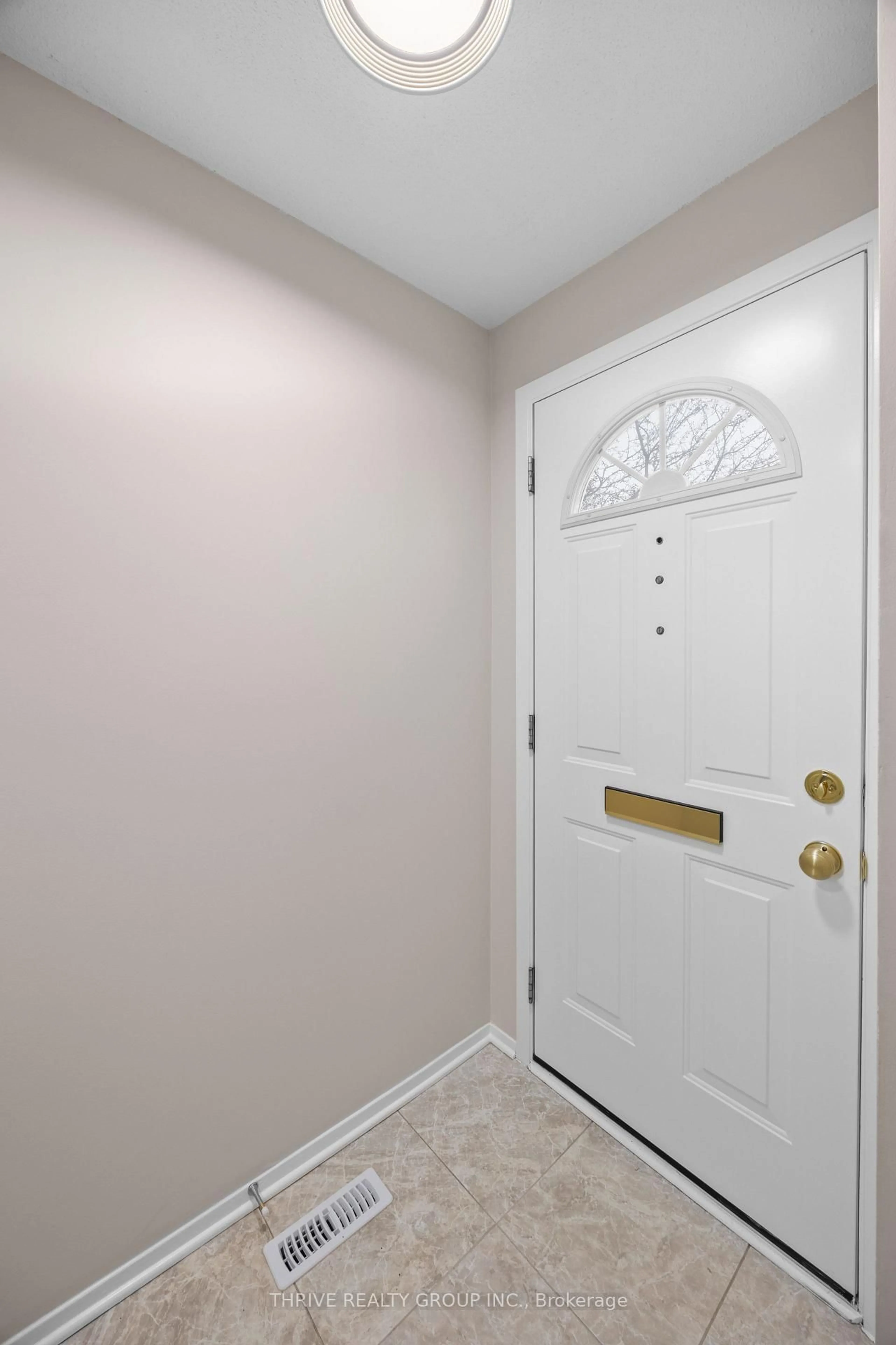 Indoor entryway for 210 Carlyle Dr #12, London East Ontario N5V 3M9