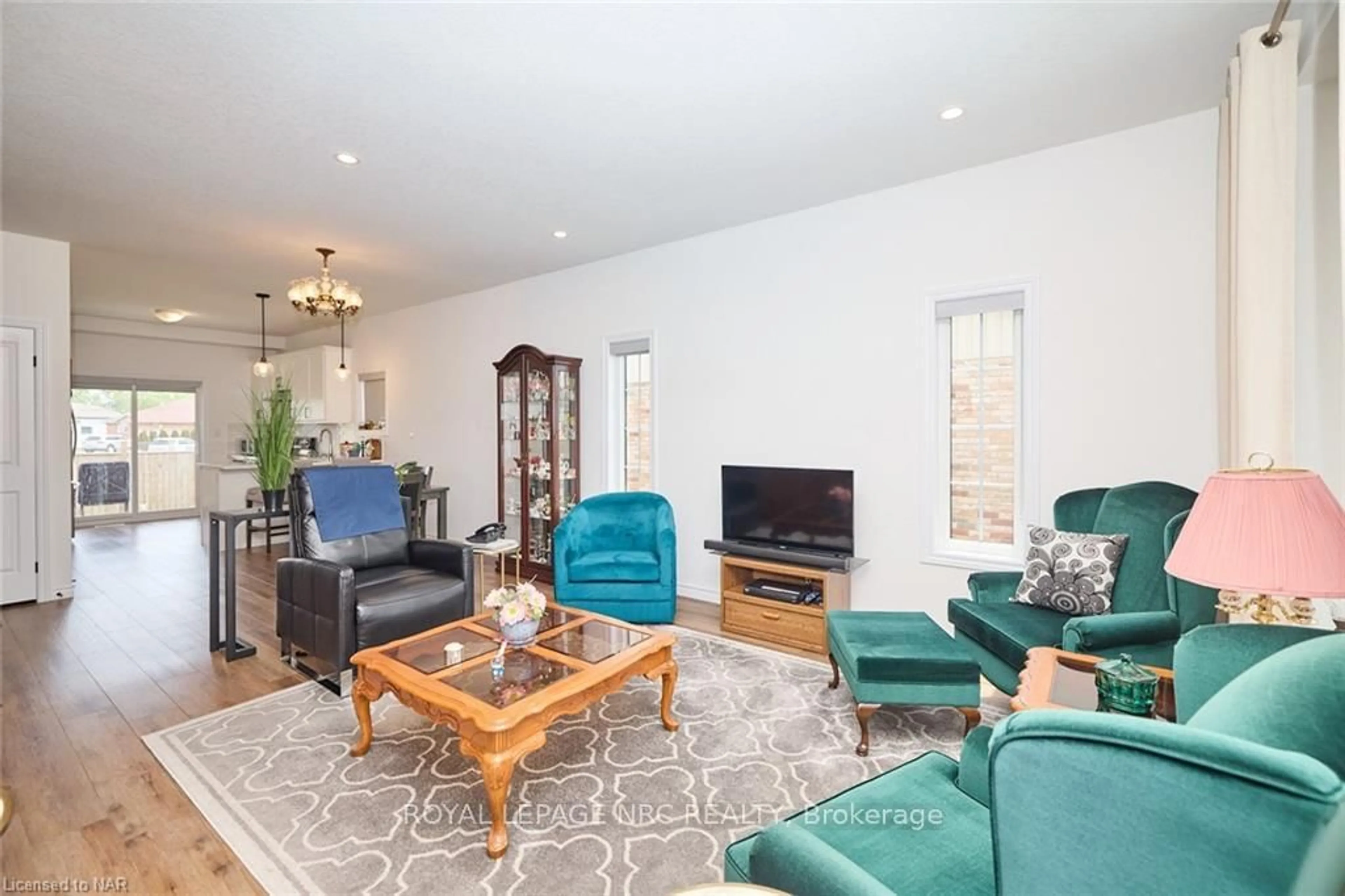 Living room with furniture, unknown for 8 King St, Fort Erie Ontario L2A 0C6