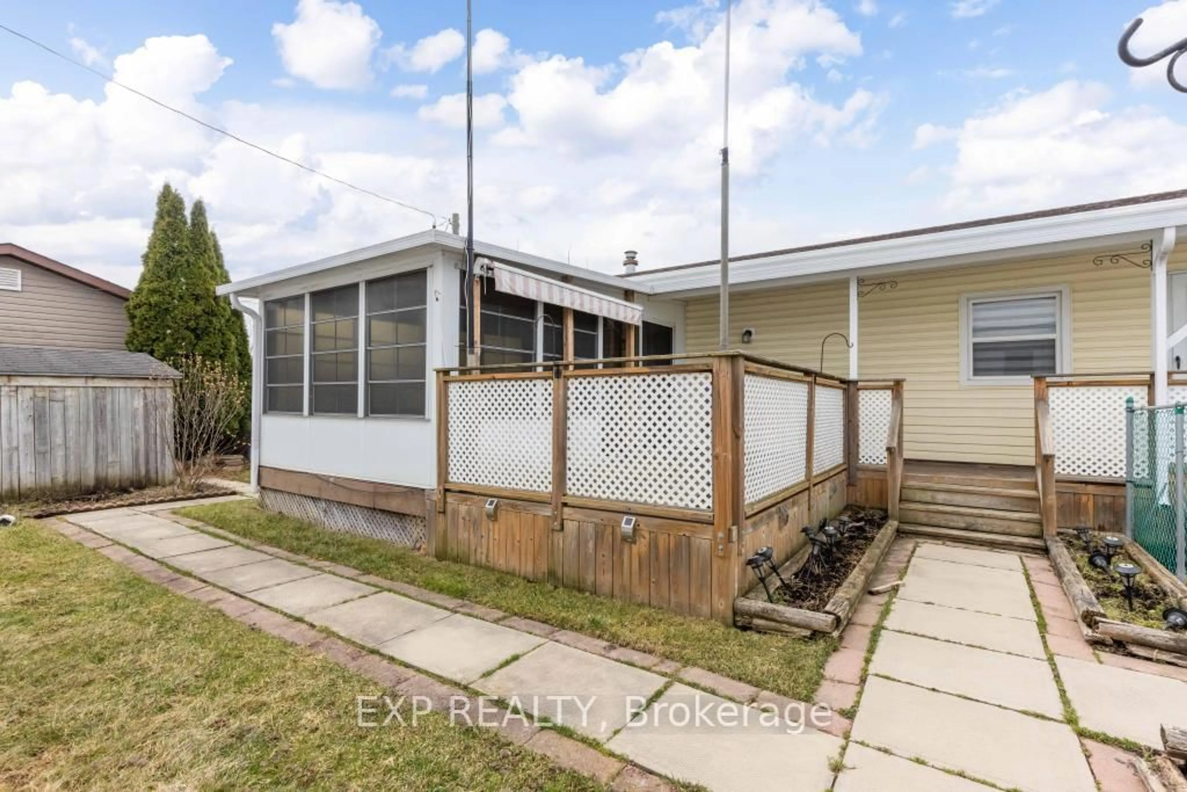 Unknown for 241 St. Paul St #206, St. Catharines Ontario L2S 2E5