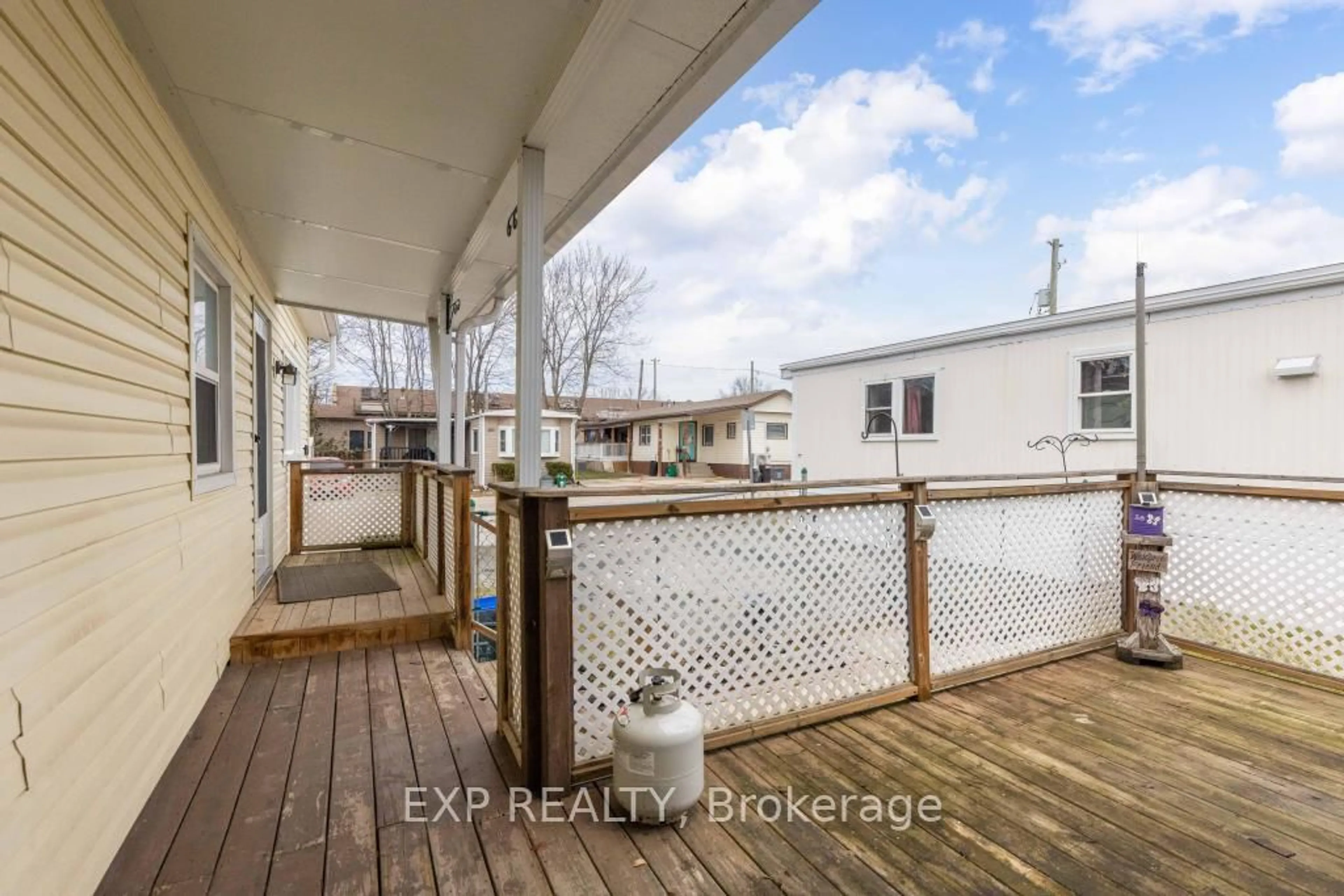 Patio, street for 241 St. Paul St #206, St. Catharines Ontario L2S 2E5