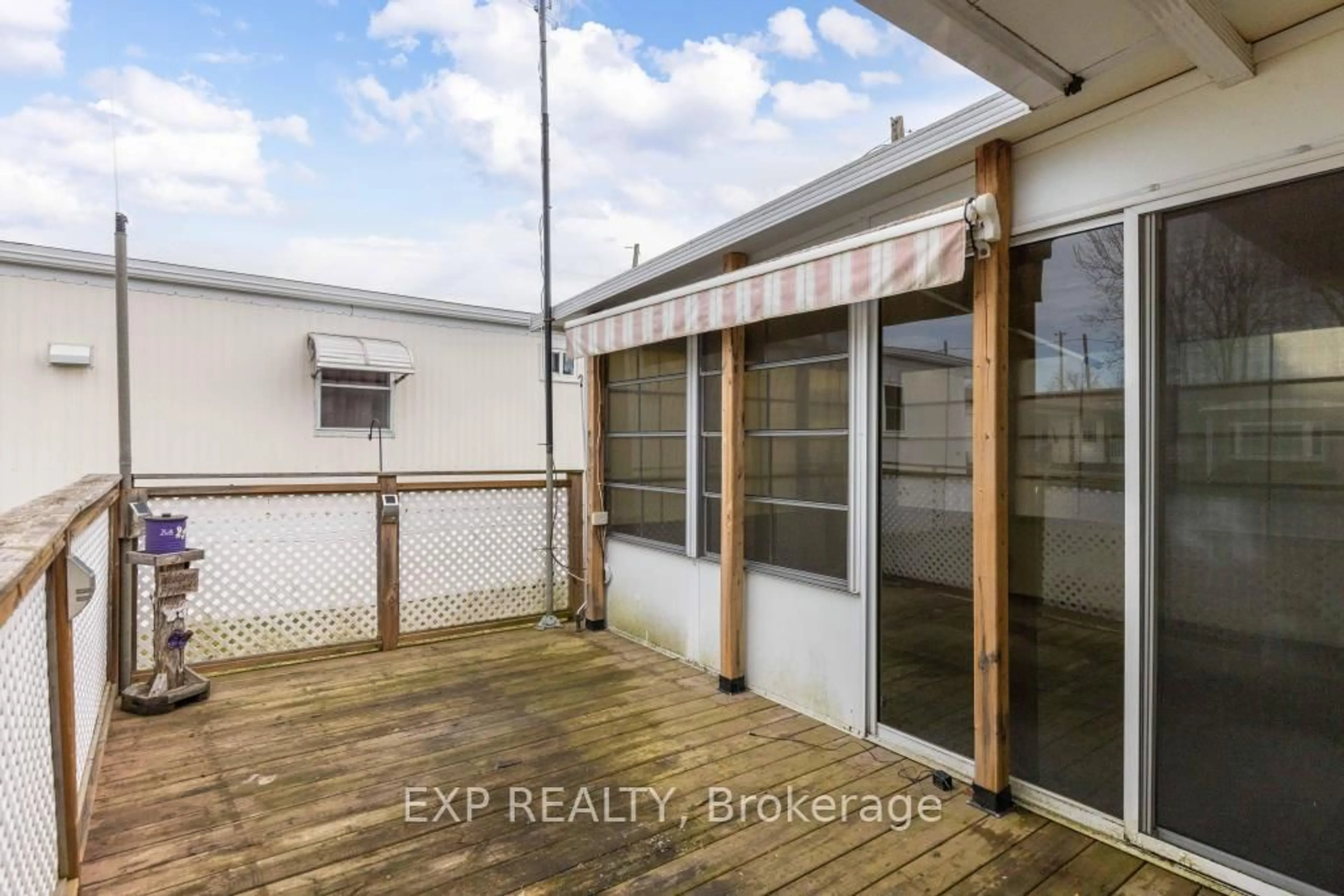 A pic from outside/outdoor area/front of a property/back of a property/a pic from drone, unknown for 241 St. Paul St #206, St. Catharines Ontario L2S 2E5