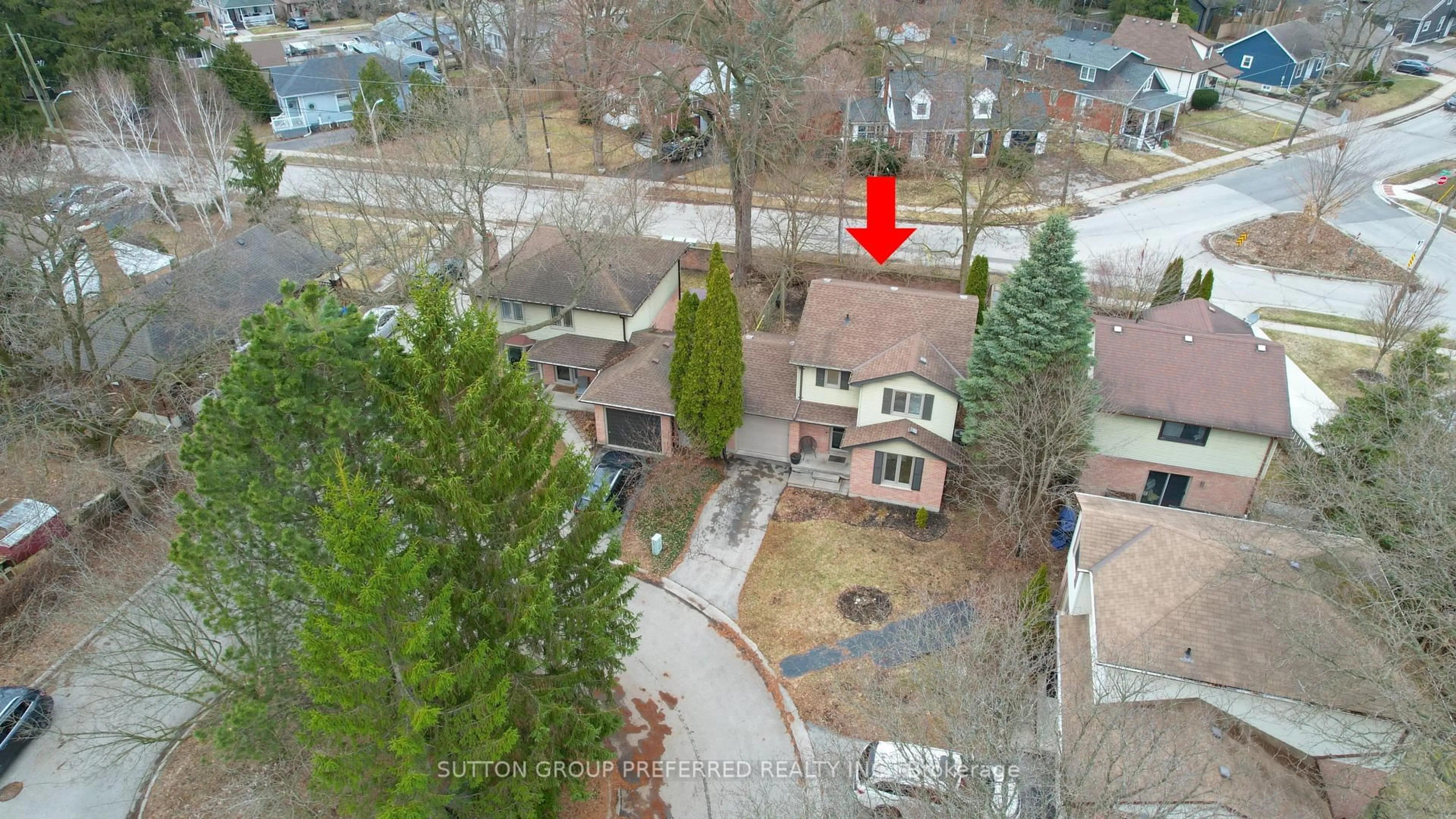 A pic from outside/outdoor area/front of a property/back of a property/a pic from drone, street for 30 Forward Ave #2, London North Ontario N6H 1B7