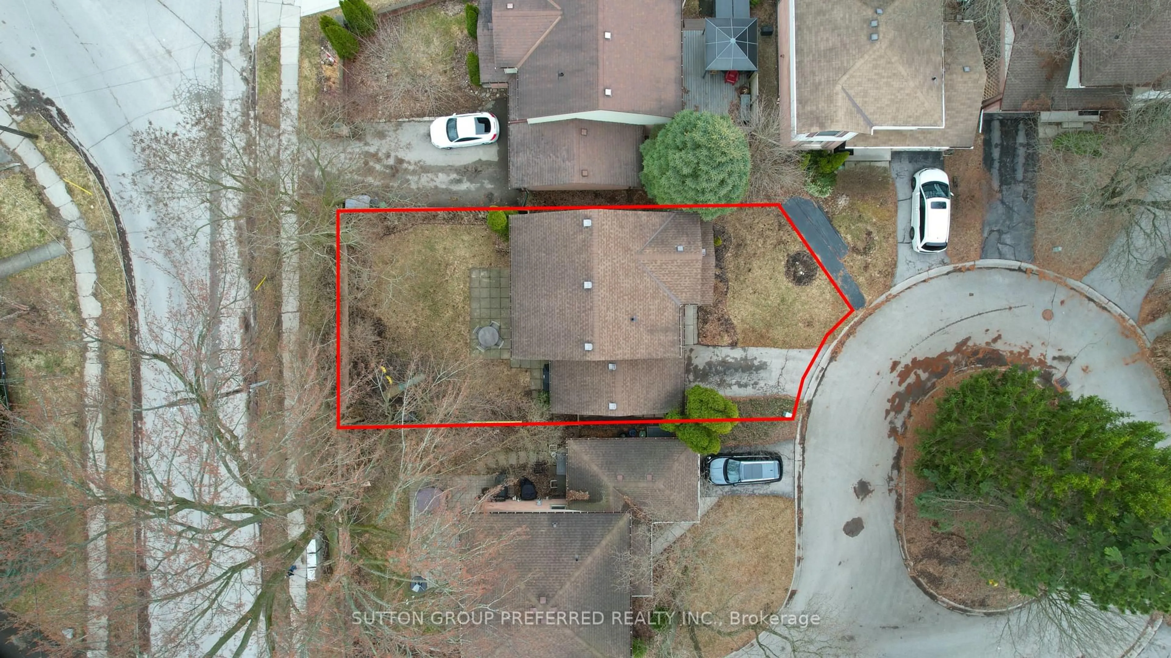 A pic from outside/outdoor area/front of a property/back of a property/a pic from drone, street for 30 Forward Ave #2, London North Ontario N6H 1B7