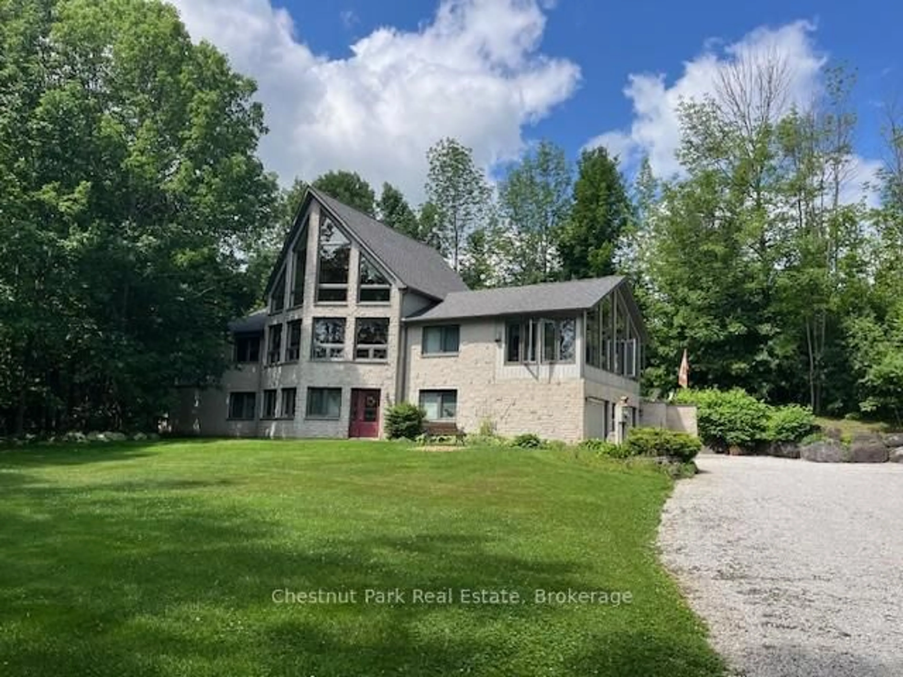A pic from outside/outdoor area/front of a property/back of a property/a pic from drone, unknown for 156 Harbour Beach Dr, Meaford Ontario N4L 1W5