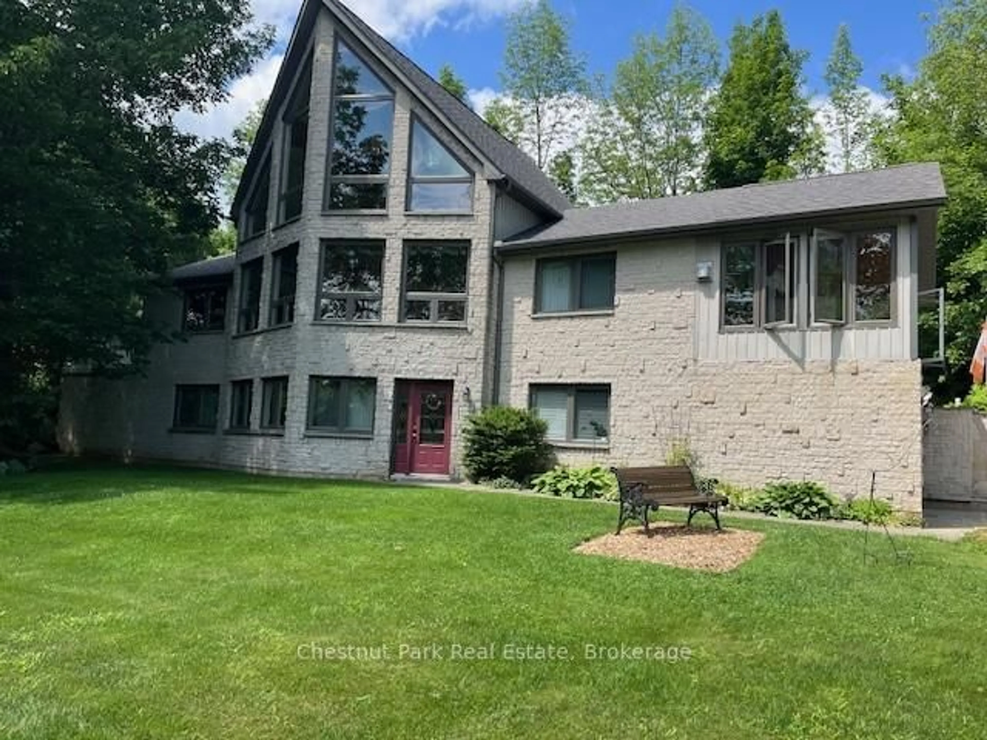 A pic from outside/outdoor area/front of a property/back of a property/a pic from drone, mountain view for 156 Harbour Beach Dr, Meaford Ontario N4L 1W5