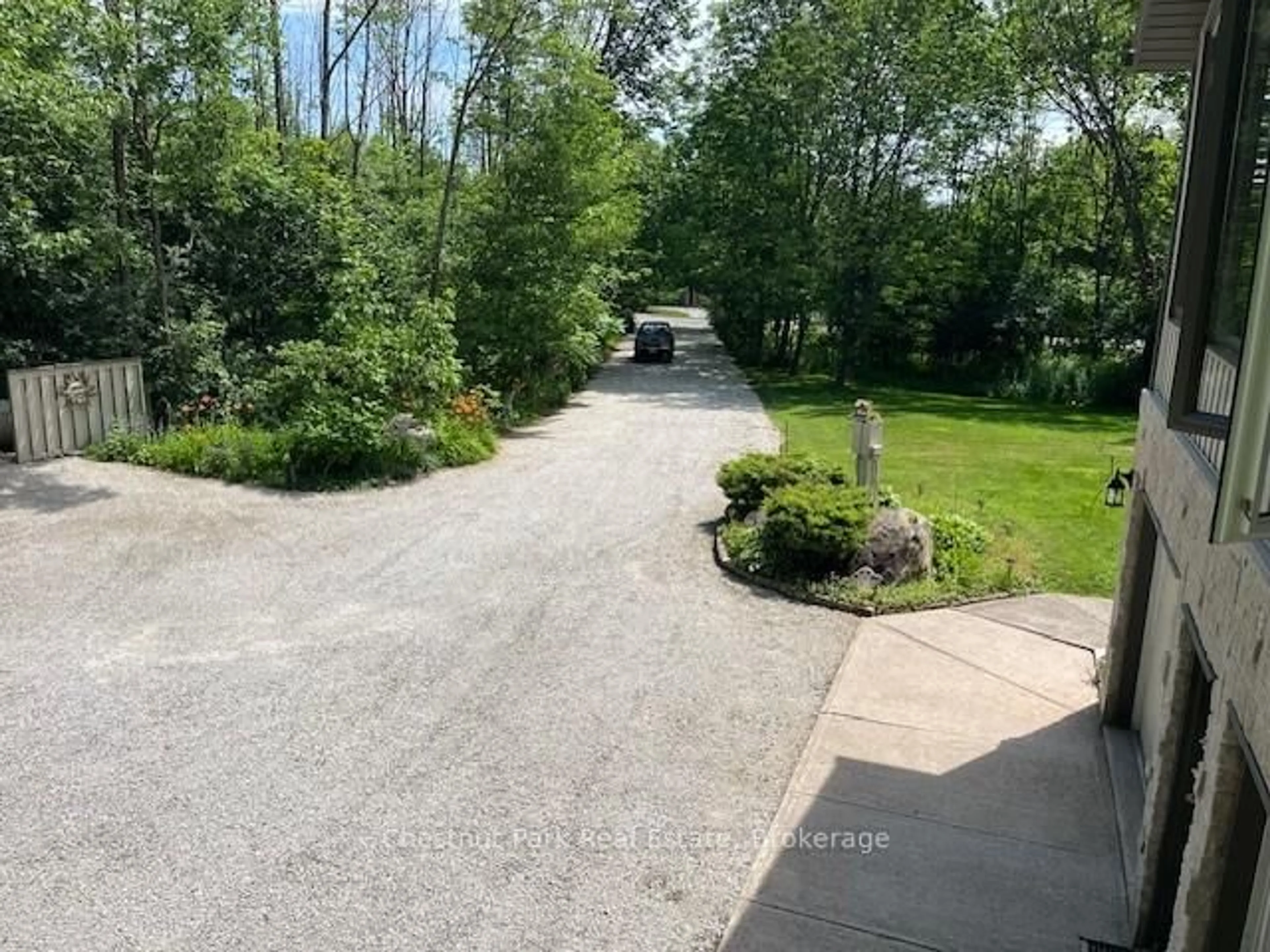 A pic from outside/outdoor area/front of a property/back of a property/a pic from drone, street for 156 Harbour Beach Dr, Meaford Ontario N4L 1W5