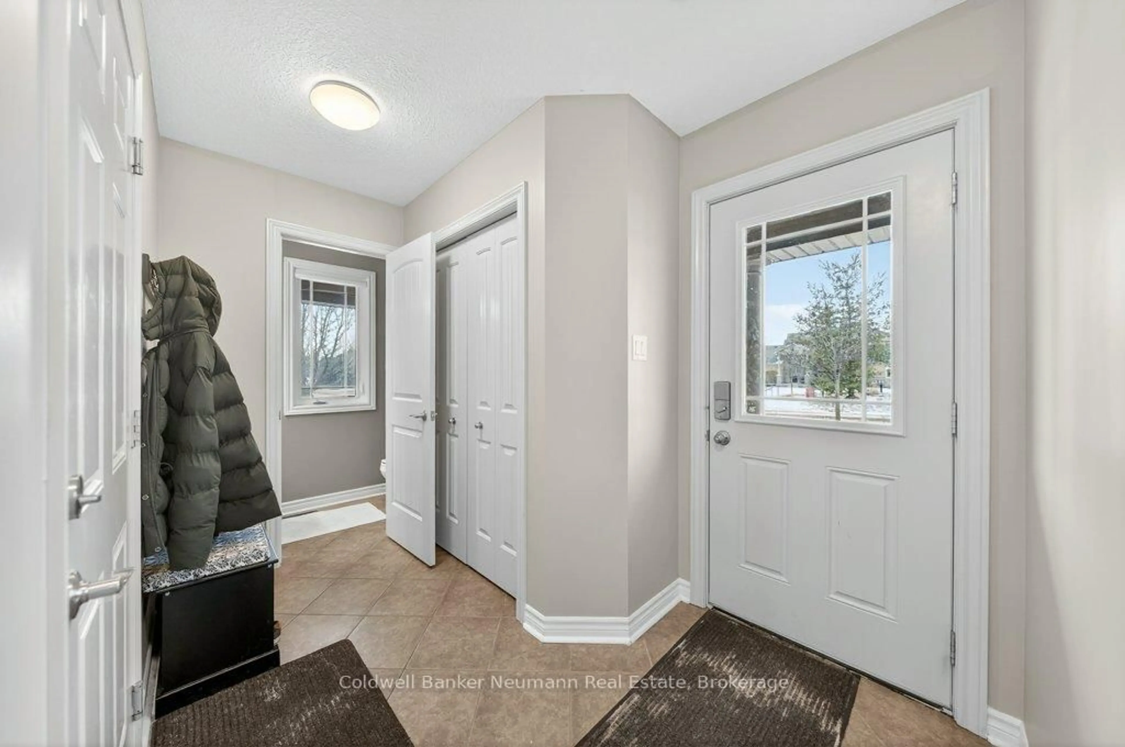 Indoor entryway for 21 Katemore Dr, Guelph Ontario N1L 0J2