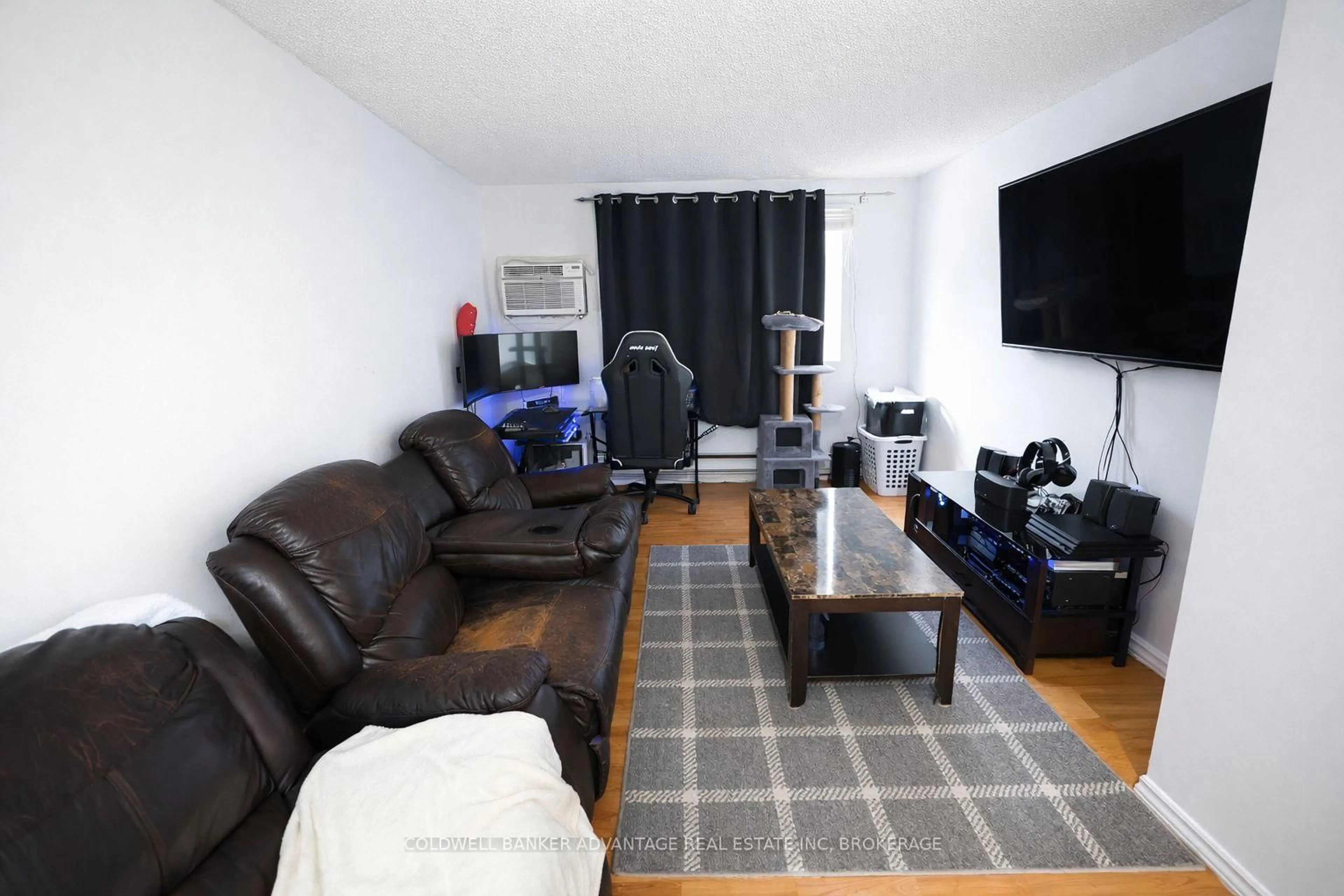 Living room with furniture, unknown for 4692 CRYSLER Ave #102, Niagara Falls Ontario L2E 3V8