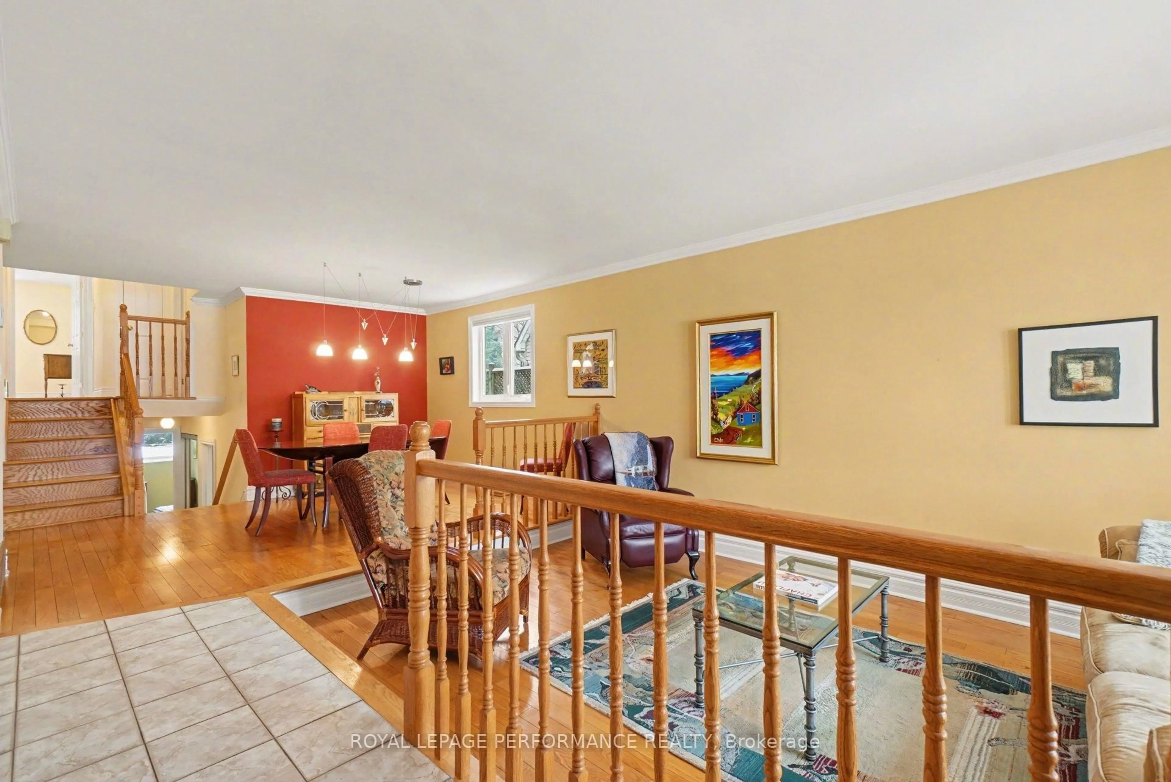 Indoor foyer for 1104 Burgundy Lane, Ottawa Ontario K1C 2M8