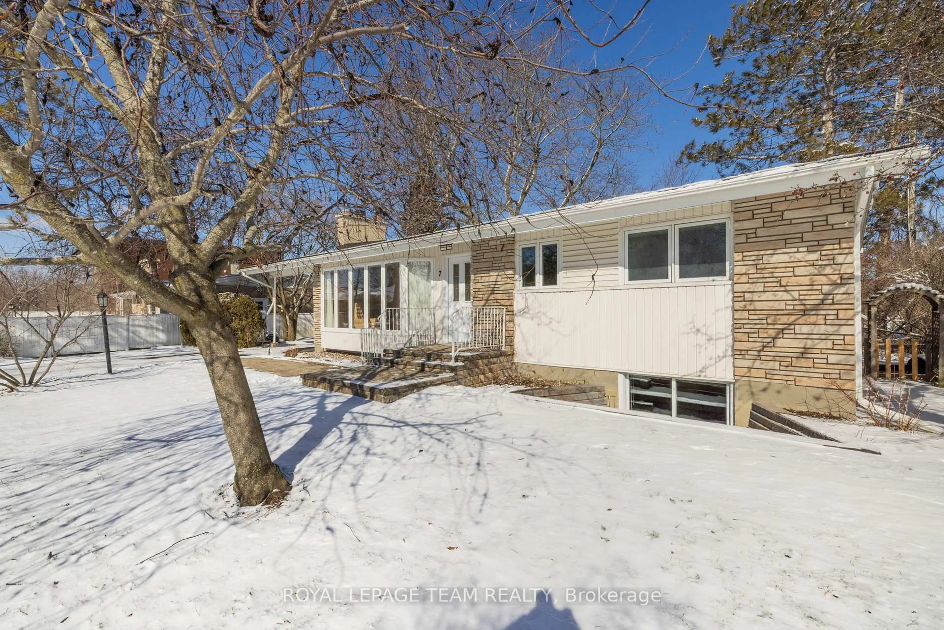 A pic from outside/outdoor area/front of a property/back of a property/a pic from drone, street for 7 Kimberley Rd, Nepean Ontario K2H 6C1