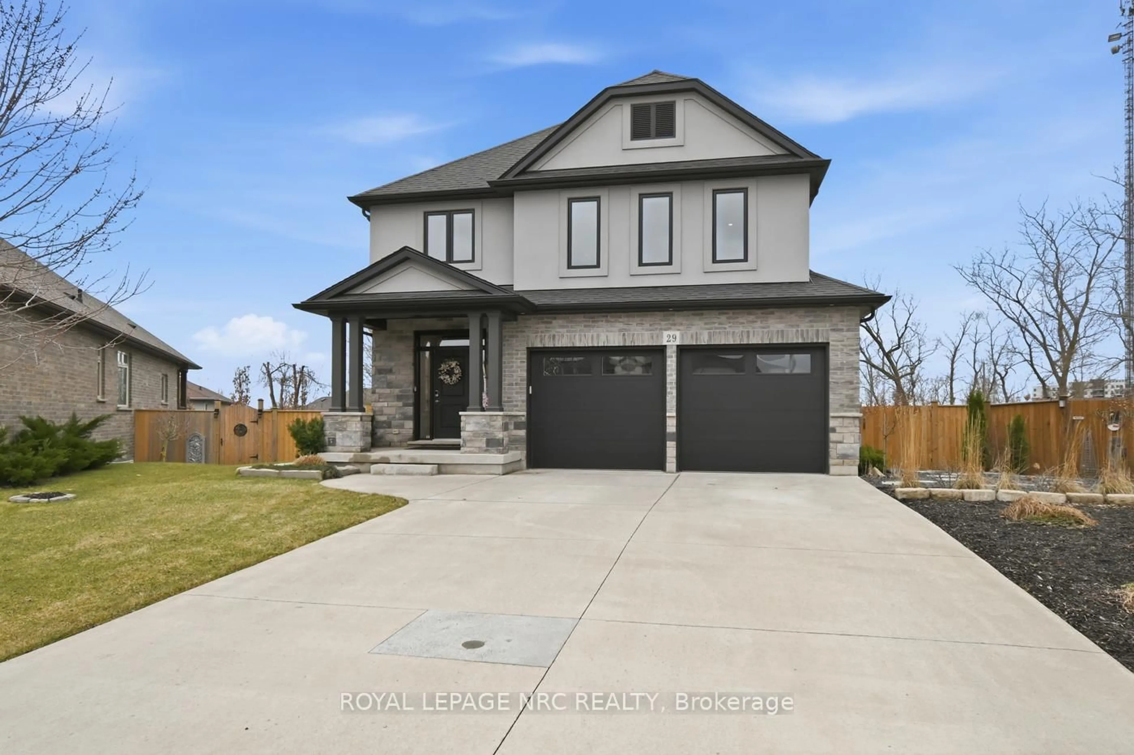 Home with brick exterior material, street for 29 Hopkins St, Thorold Ontario L2V 0E9