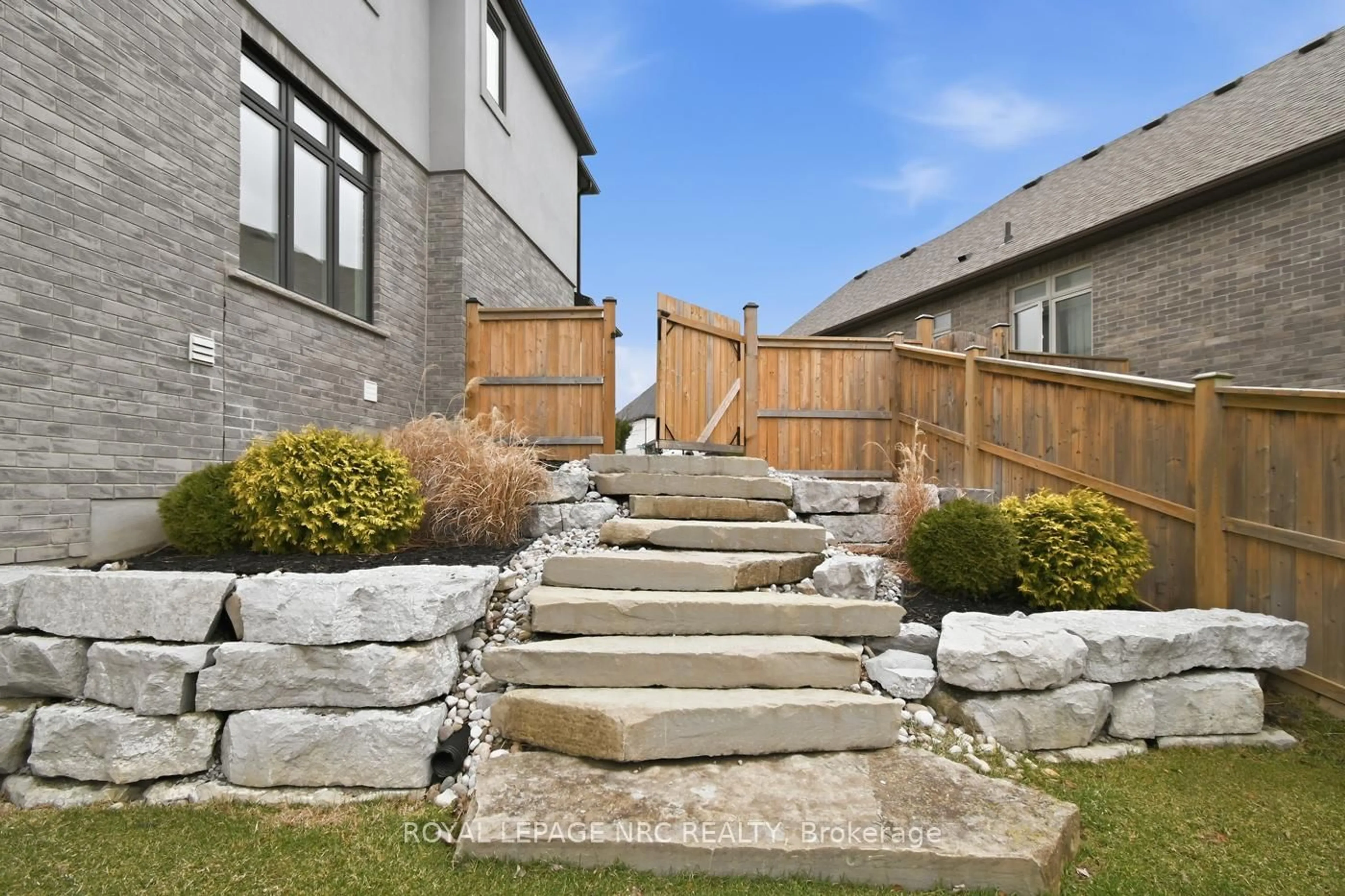 Stairs for 29 Hopkins St, Thorold Ontario L2V 0E9