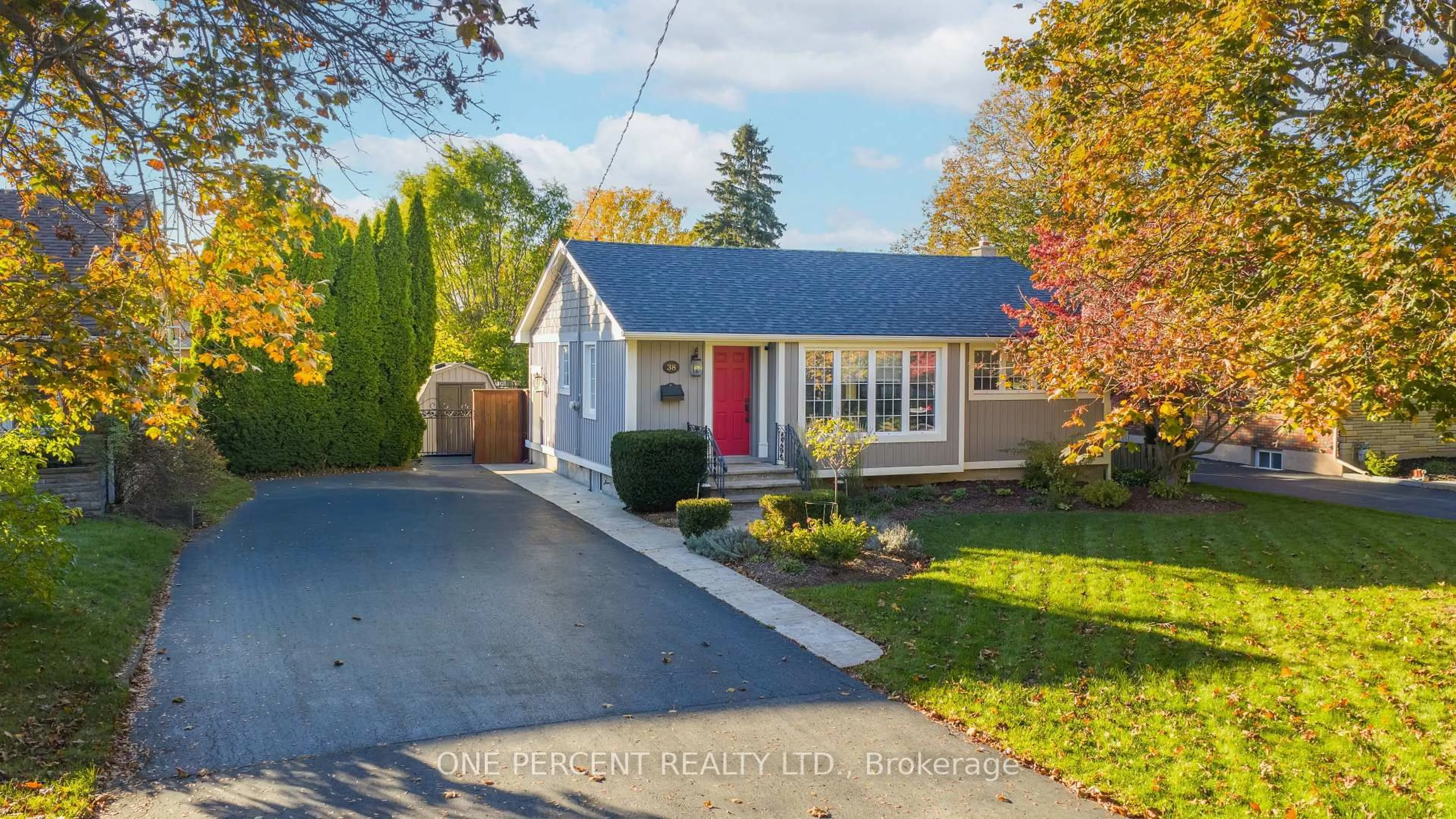 Home with vinyl exterior material, street for 38 Albany Dr, St. Catharines Ontario L2N 3T5