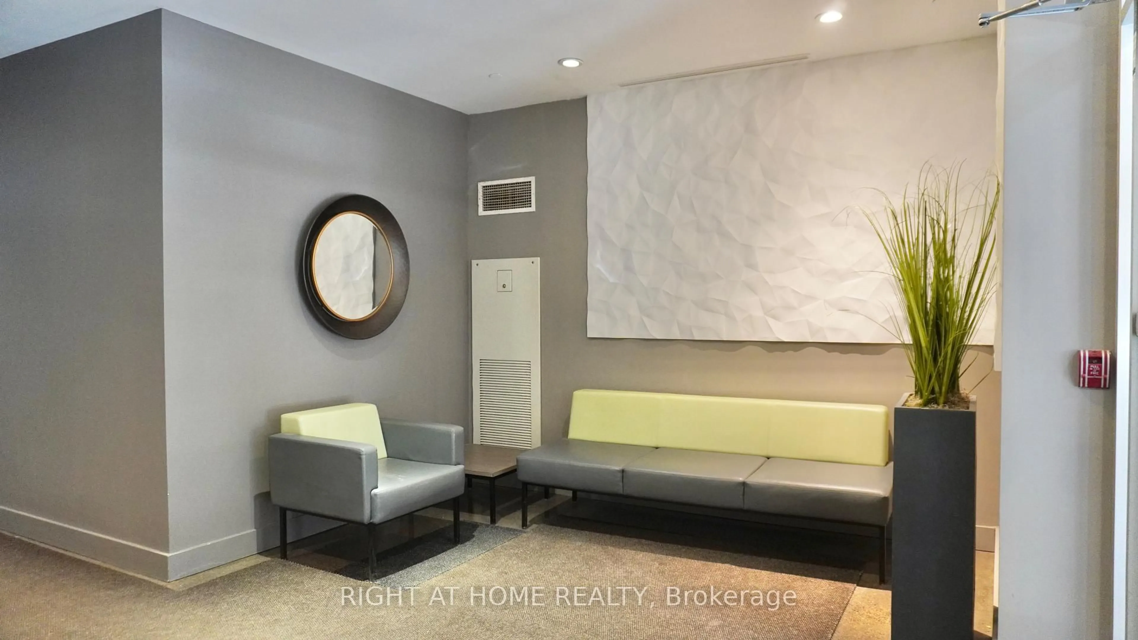 Lobby for 383 Cumberland St #904, Ottawa Ontario K1N 1J7