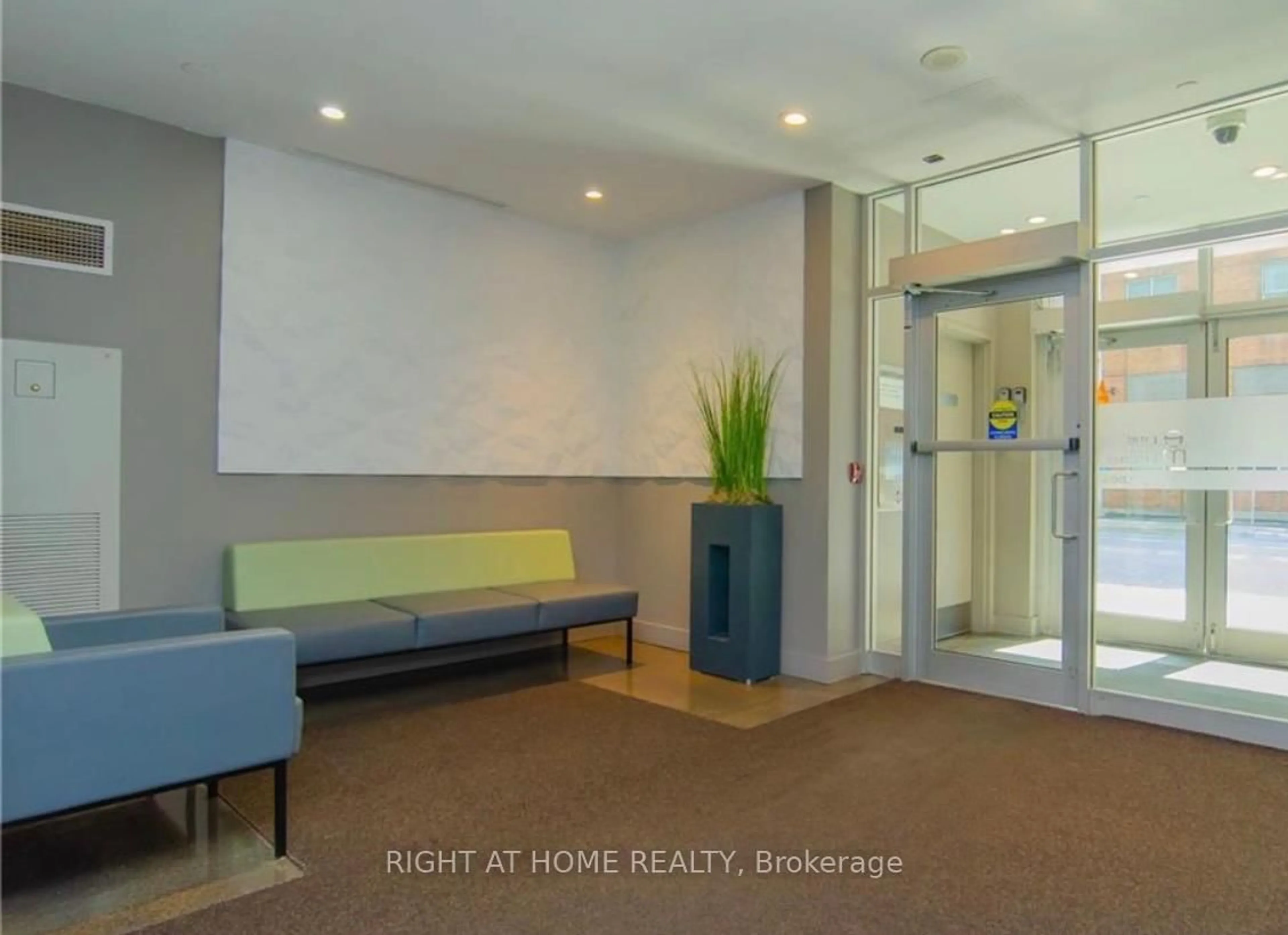 Unknown for 383 Cumberland St #904, Ottawa Ontario K1N 1J7