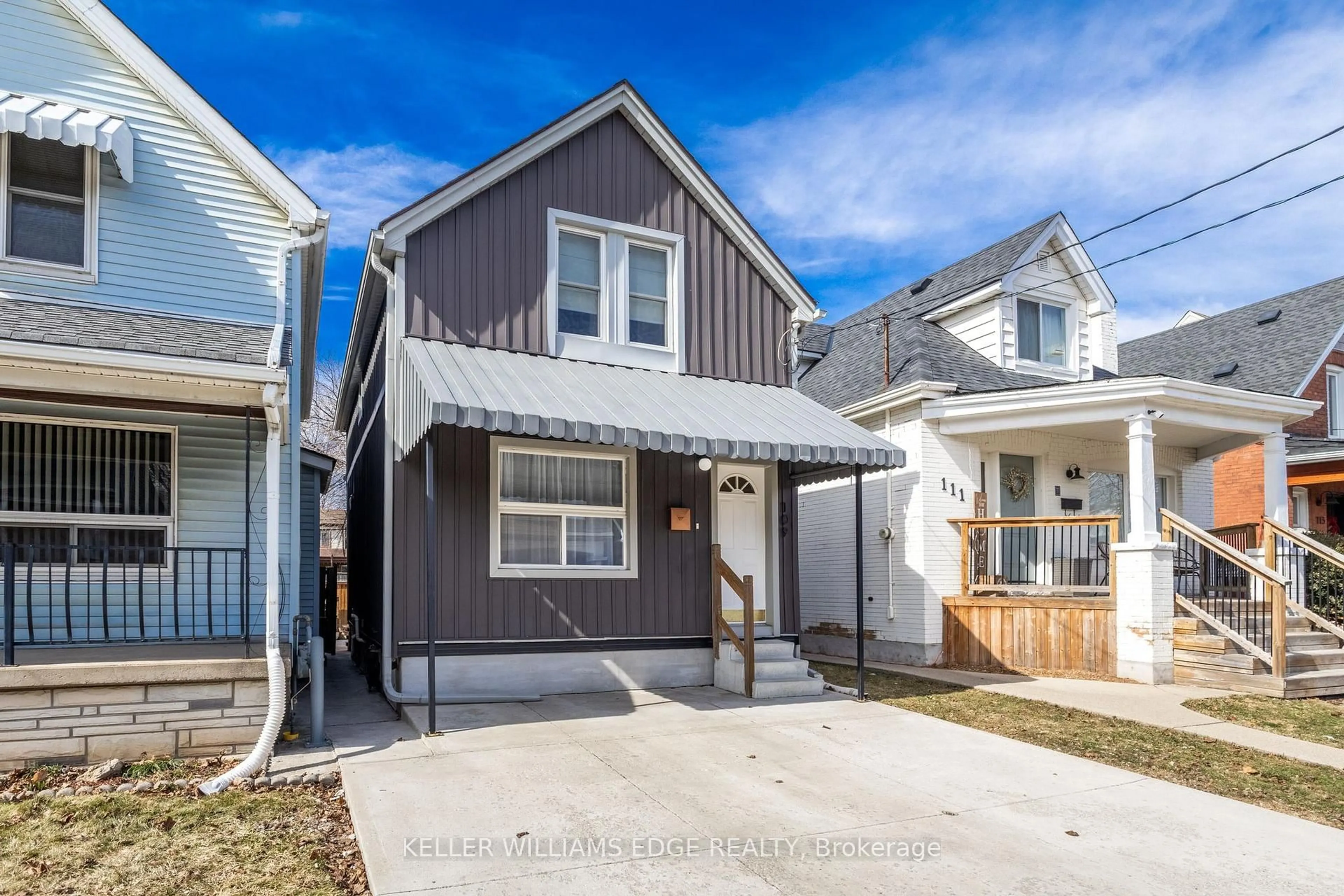 Home with vinyl exterior material, street for 109 Grosvenor Ave, Hamilton Ontario L8L 7S5