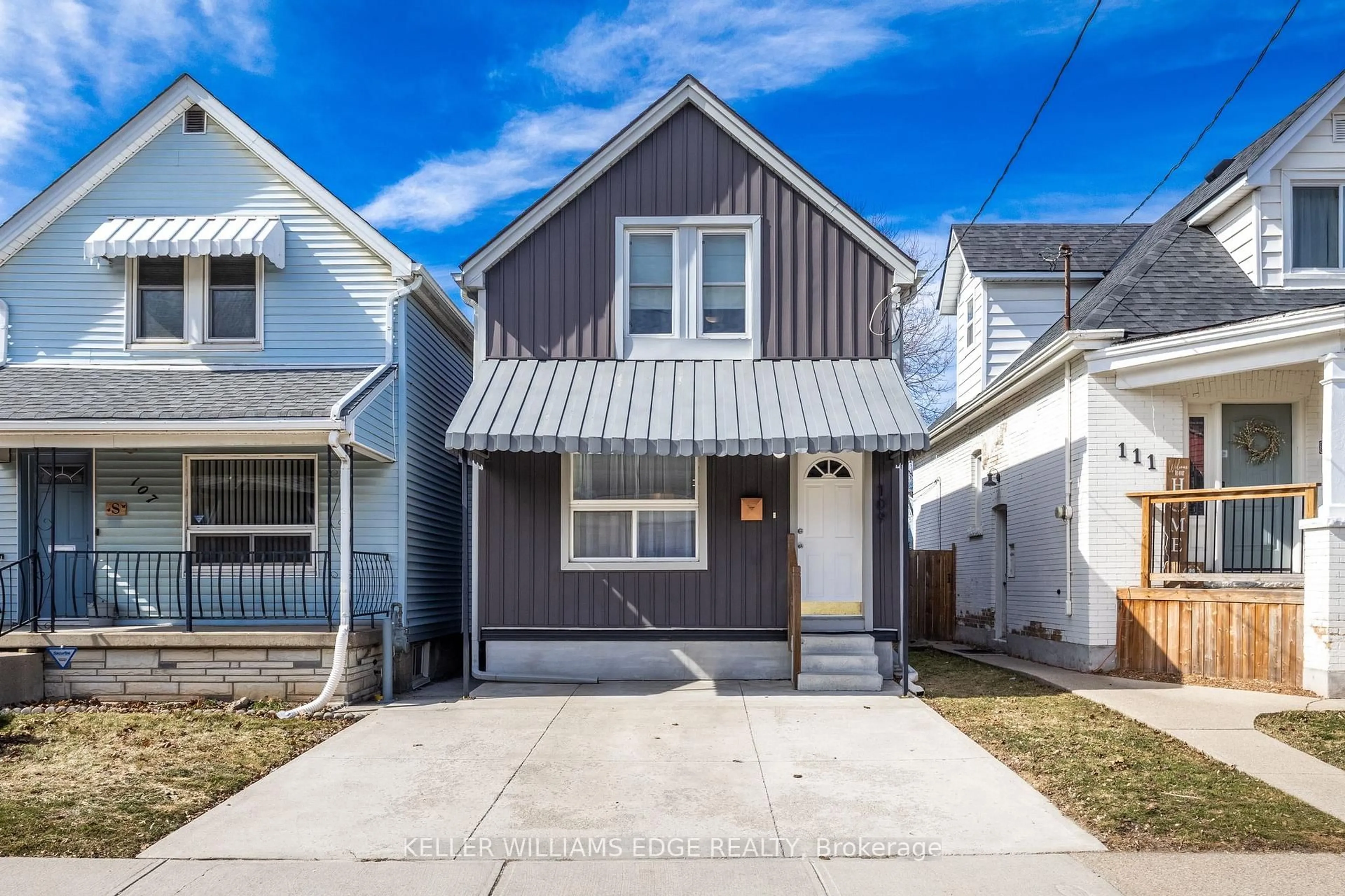 Home with vinyl exterior material, street for 109 Grosvenor Ave, Hamilton Ontario L8L 7S5