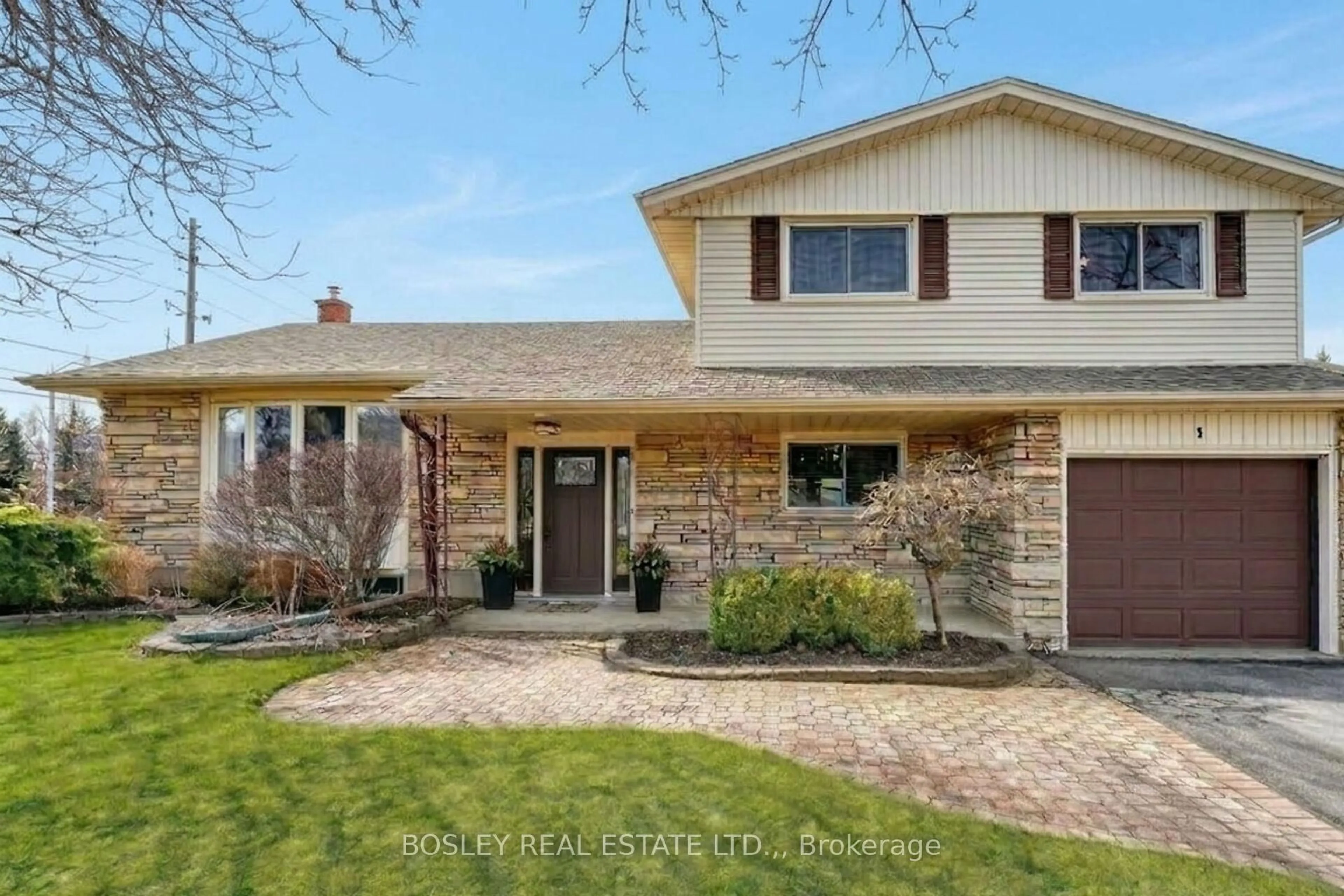 Home with brick exterior material, street for 1 Tanner Circ, St. Catharines Ontario L2N 3M8