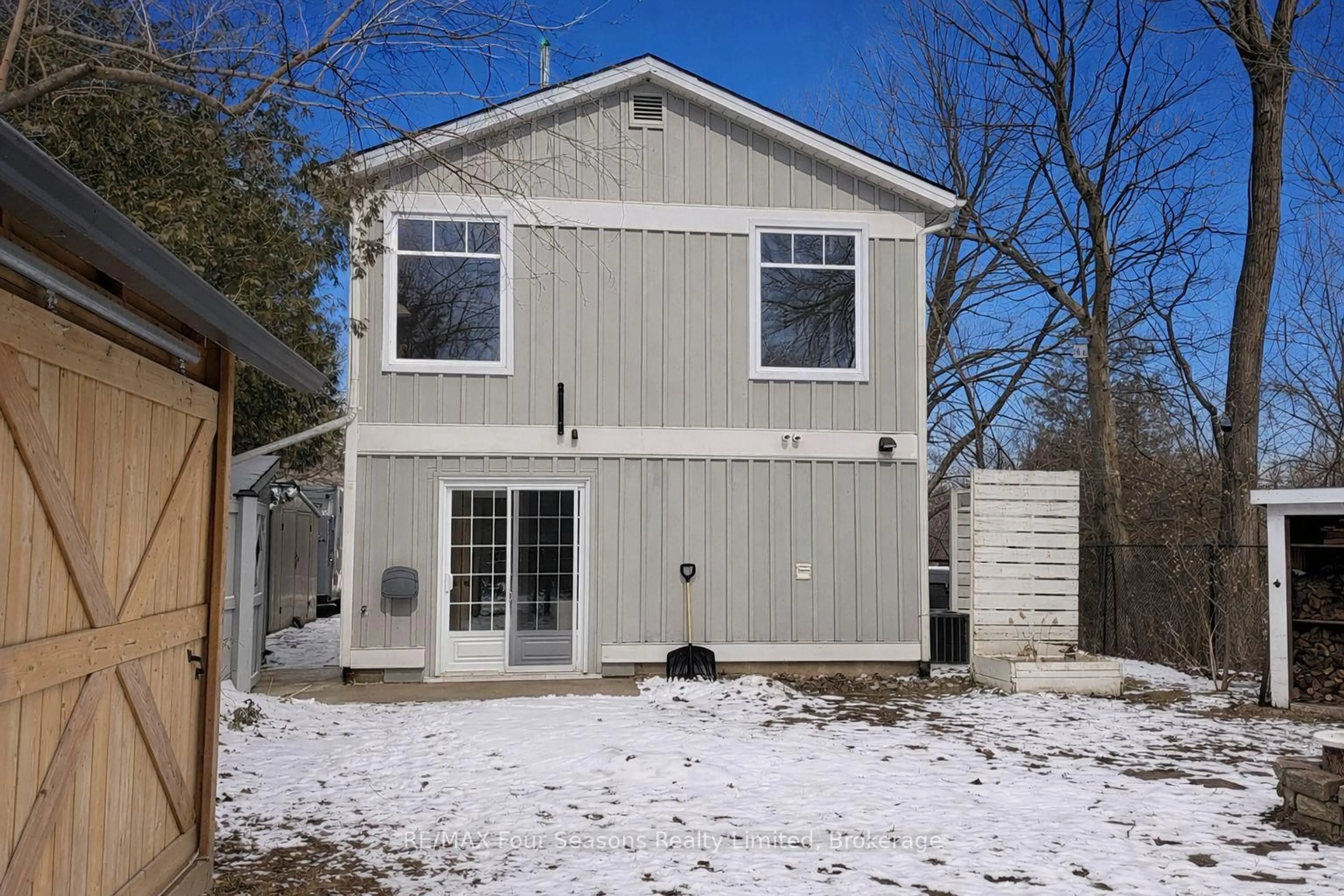 Home with vinyl exterior material, building for 265 Mill St, Saugeen Shores Ontario N0H 2C2