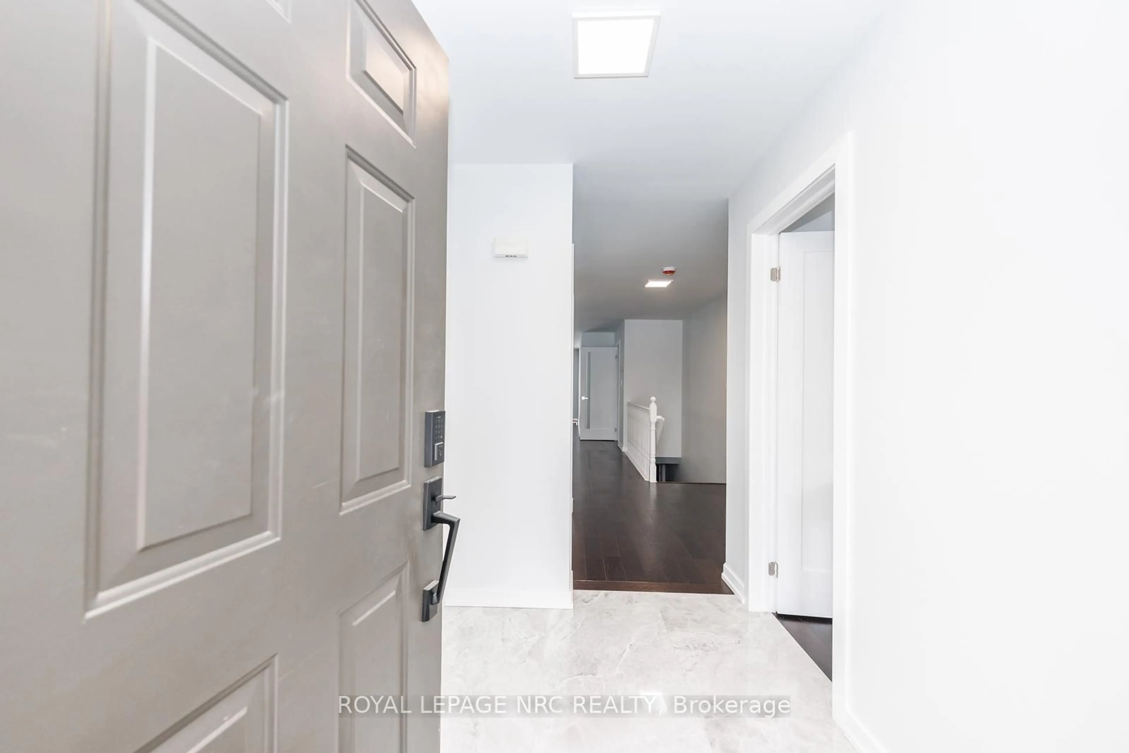 Indoor entryway for 4A Wood St, St. Catharines Ontario L2N 2A9