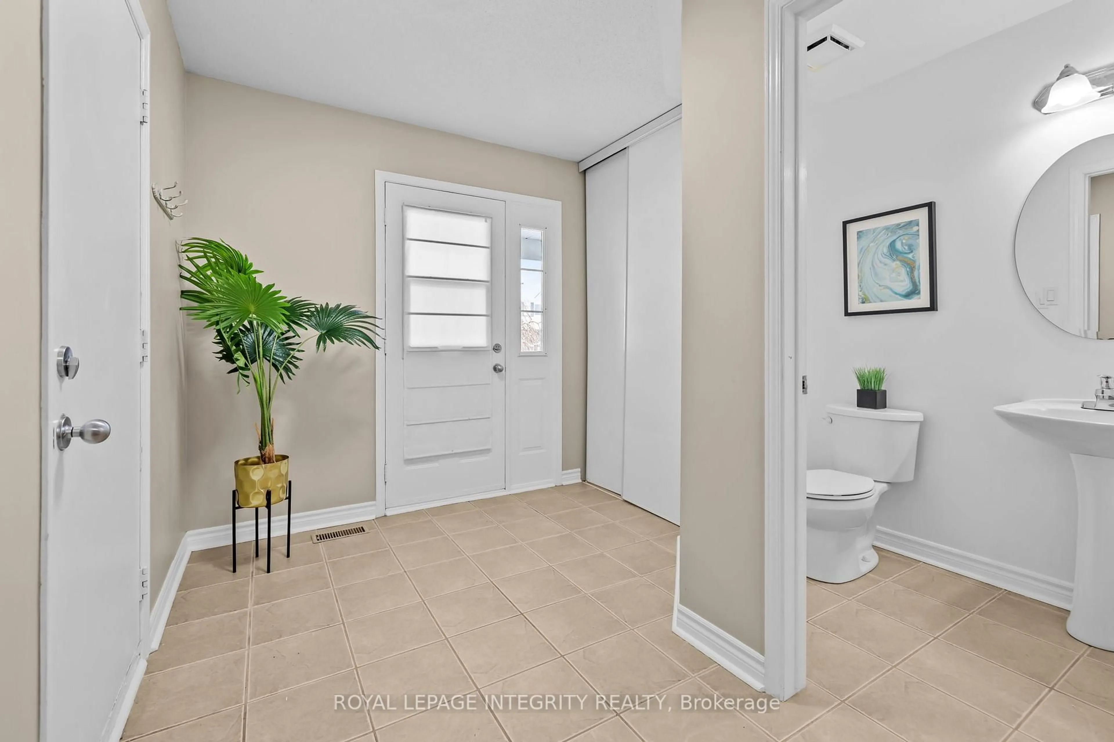 Indoor entryway for 35 Randall James Dr, Ottawa Ontario K2S 1L9