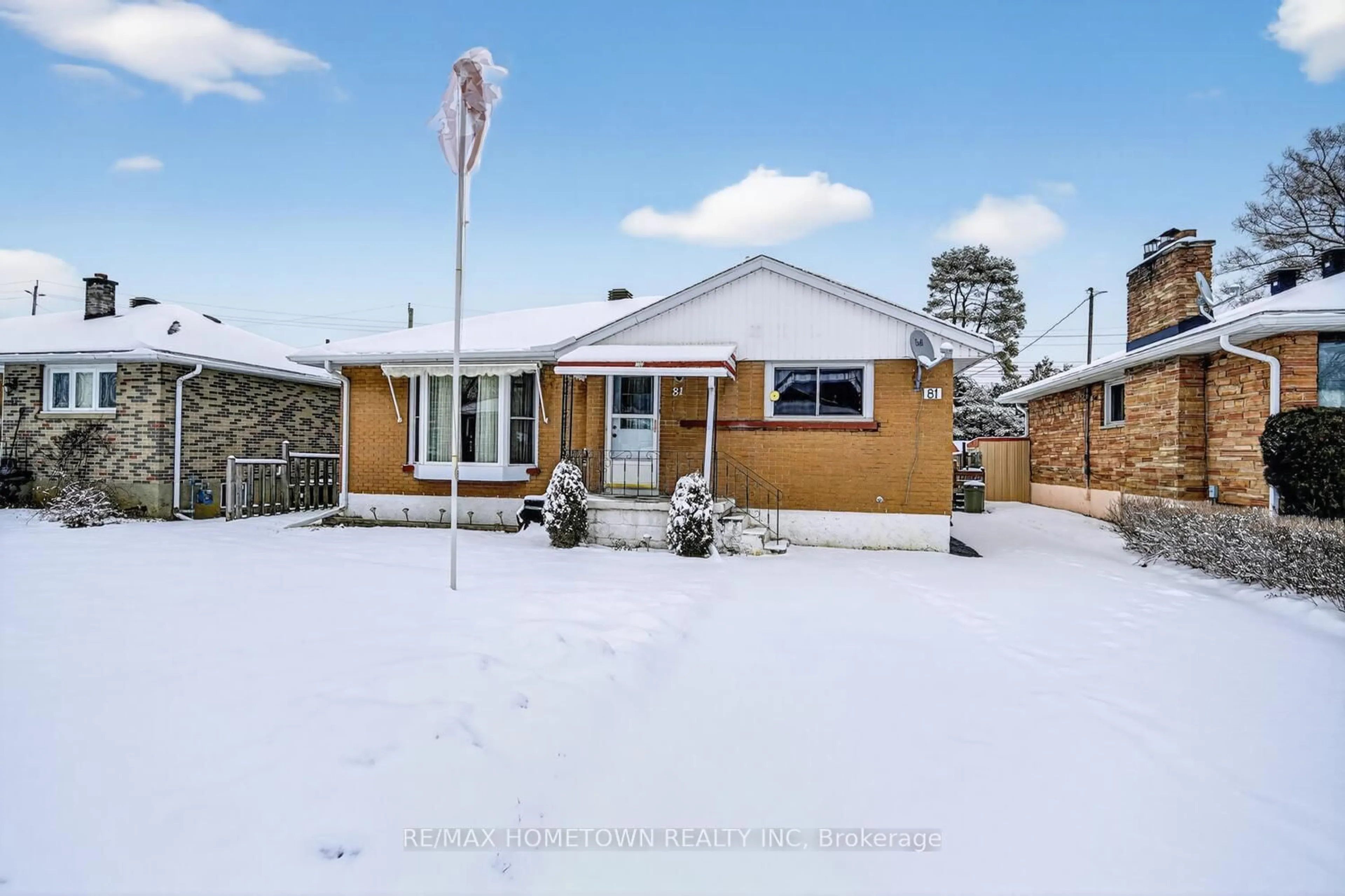 A pic from outside/outdoor area/front of a property/back of a property/a pic from drone, street for 81 Sevenoaks Ave, Brockville Ontario K6V 2V1