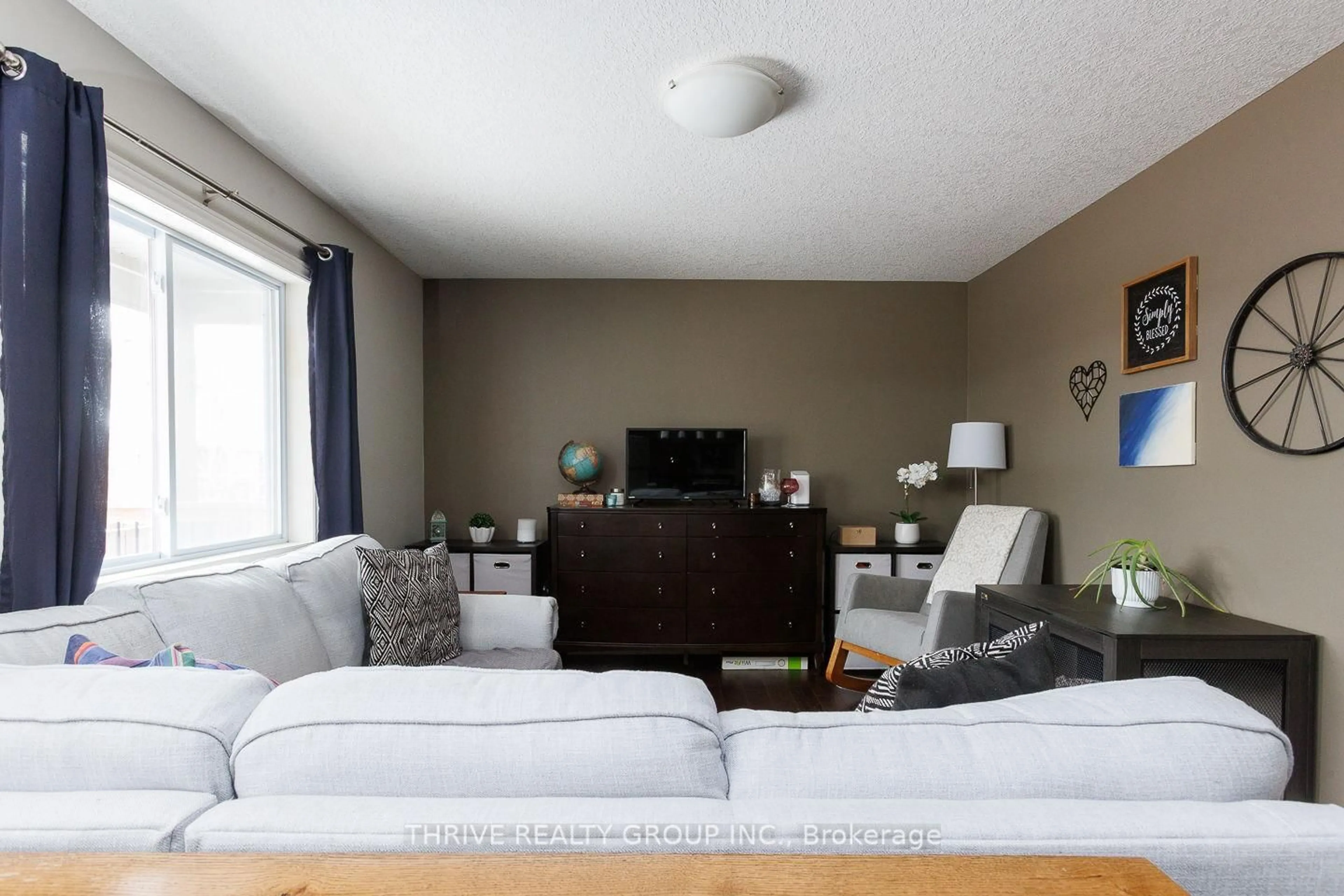 Living room with furniture, unknown for 33 ABBOTT St, Strathroy-Caradoc Ontario N7G 0B6