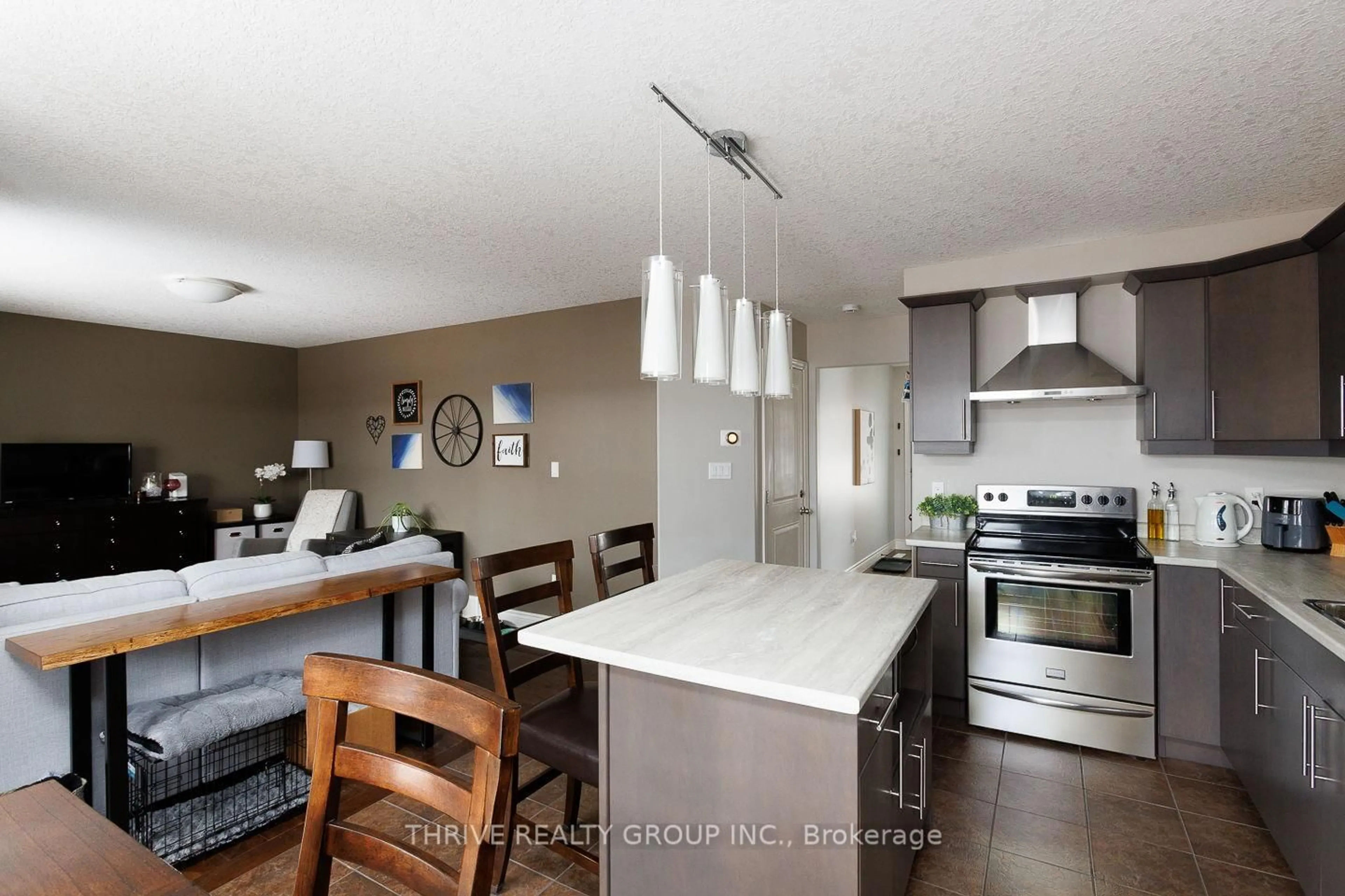 Open concept kitchen, unknown for 33 ABBOTT St, Strathroy-Caradoc Ontario N7G 0B6