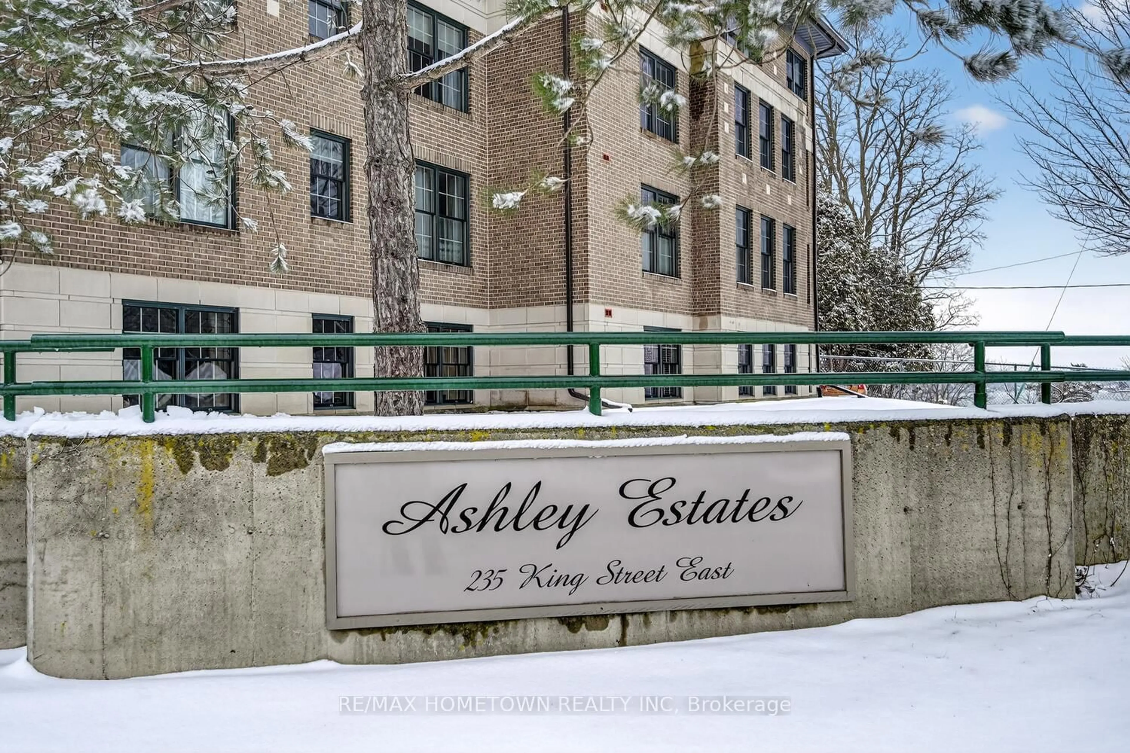 Indoor entryway for 235 King St #307, Brockville Ontario K6V 1C8