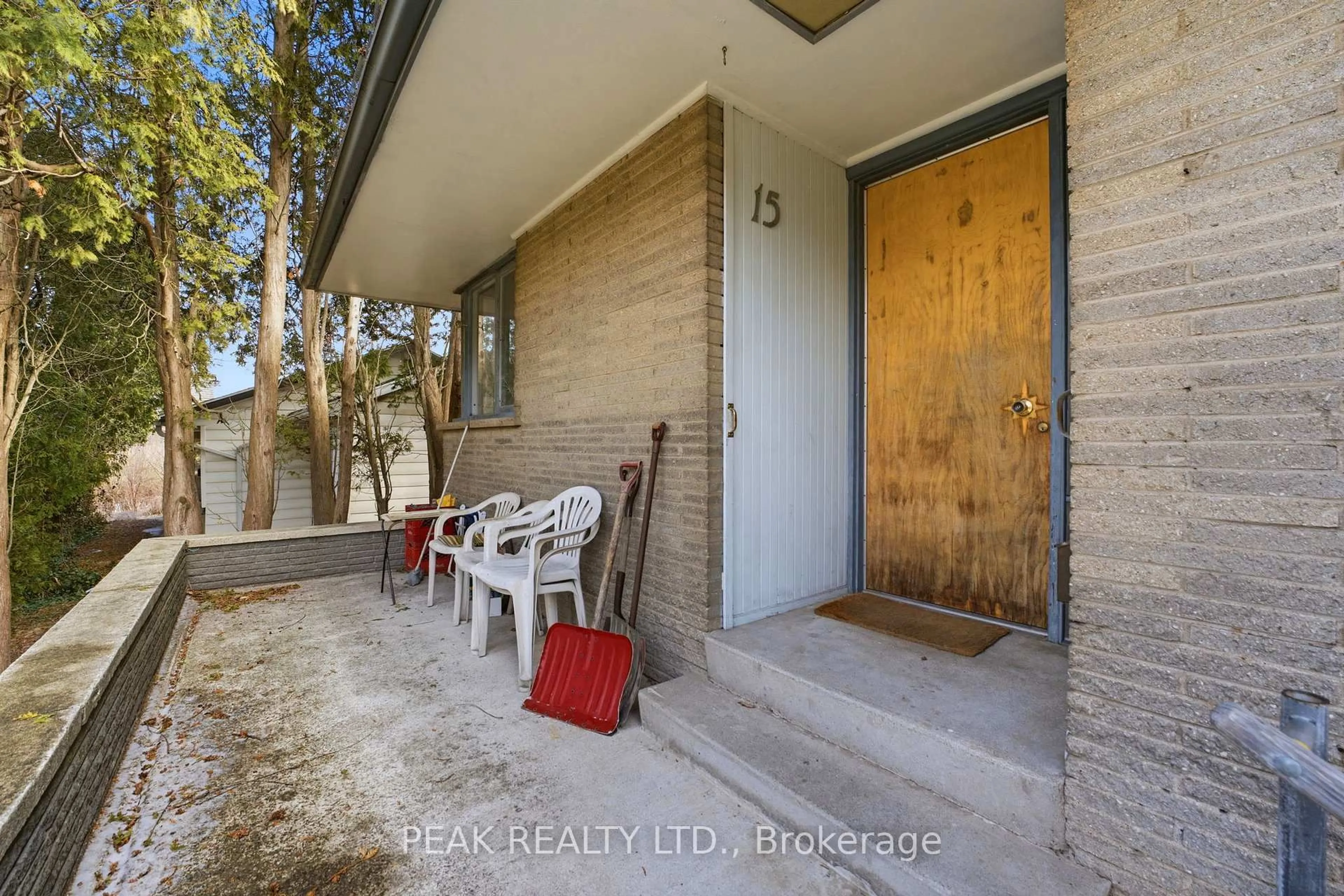 Unknown for 15 Granton St, Hamilton Ontario L8S 3C1