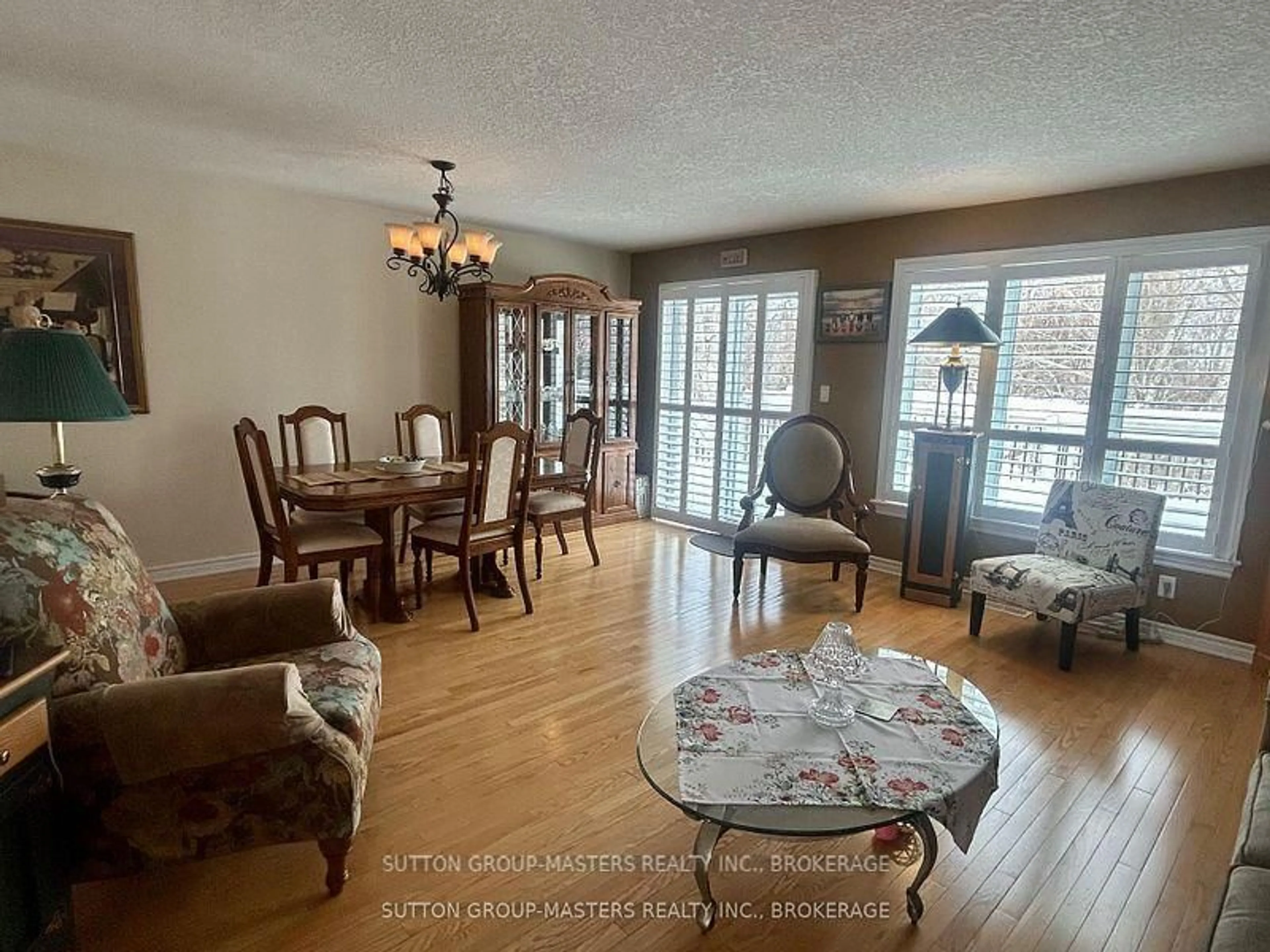 Living room with furniture, wood/laminate floor for 426 GRANDTRUNK Ave, Kingston Ontario K7M 8W8