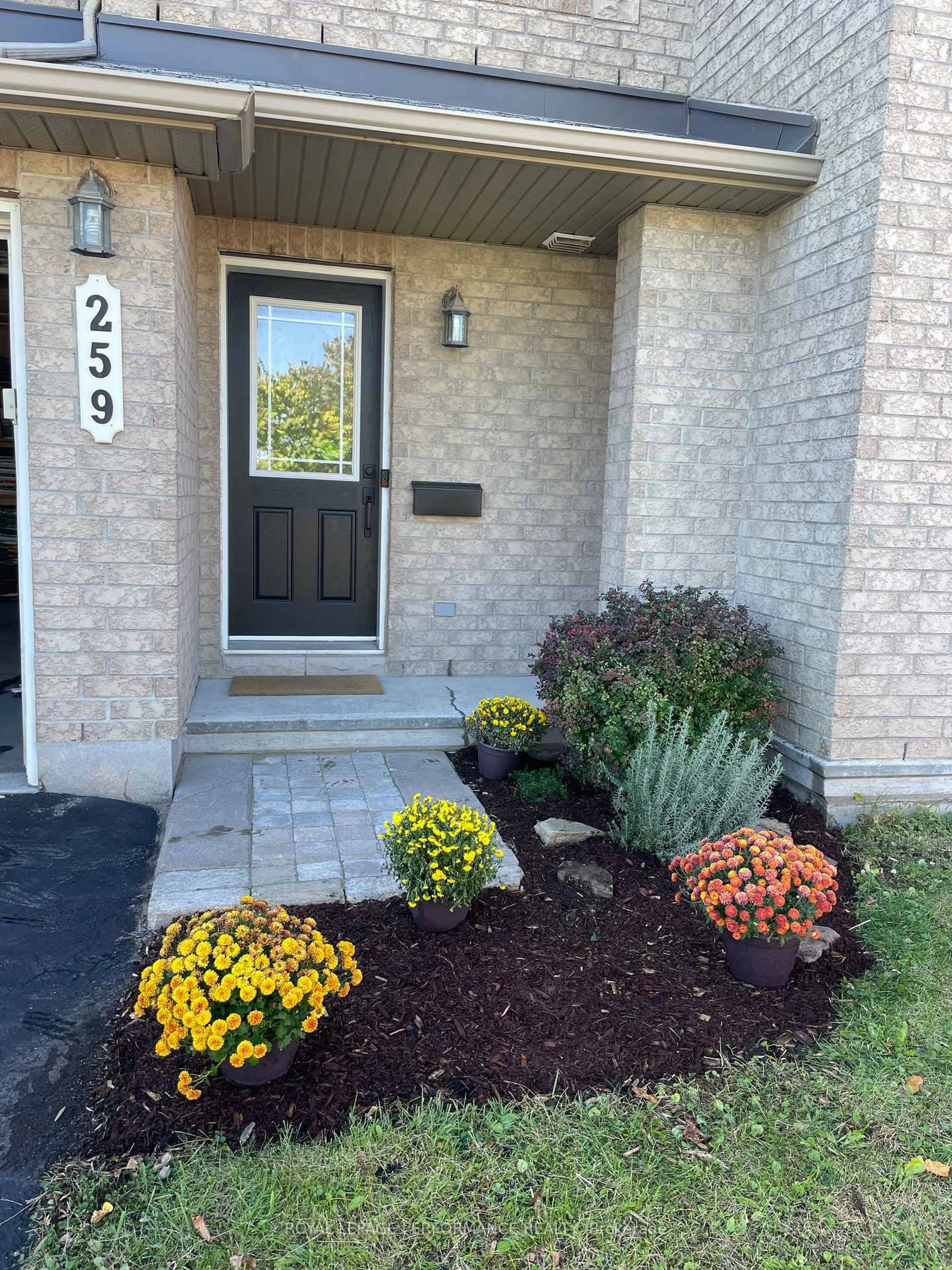 Indoor entryway for 259 Wildcliff Way, Orleans Ontario K4A 0L4