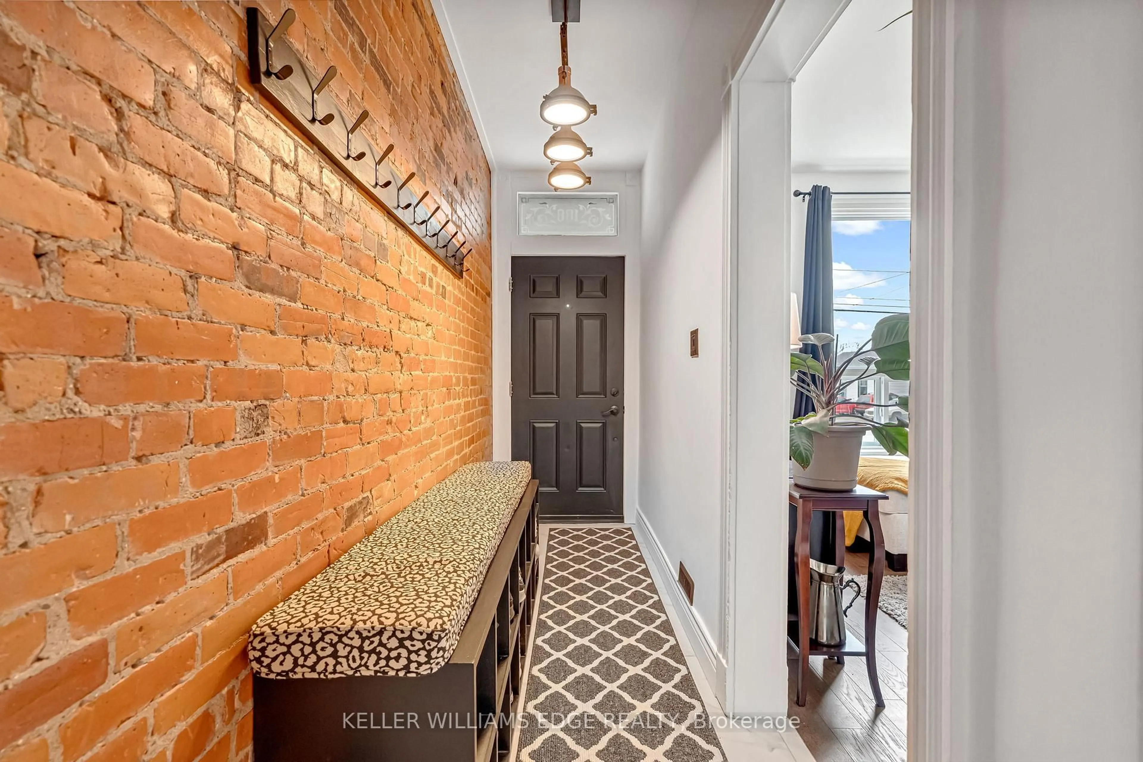 Indoor entryway for 188 Bay St, Hamilton Ontario L8R 2P7