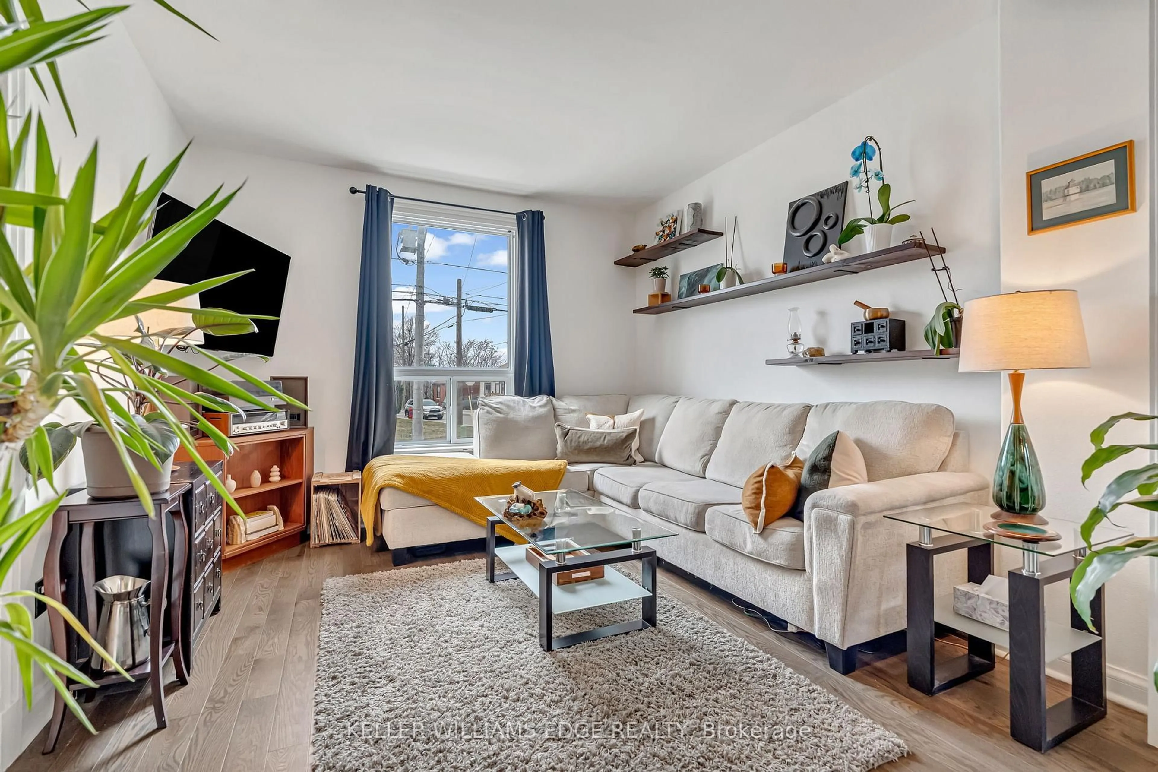 Living room with furniture, unknown for 188 Bay St, Hamilton Ontario L8R 2P7