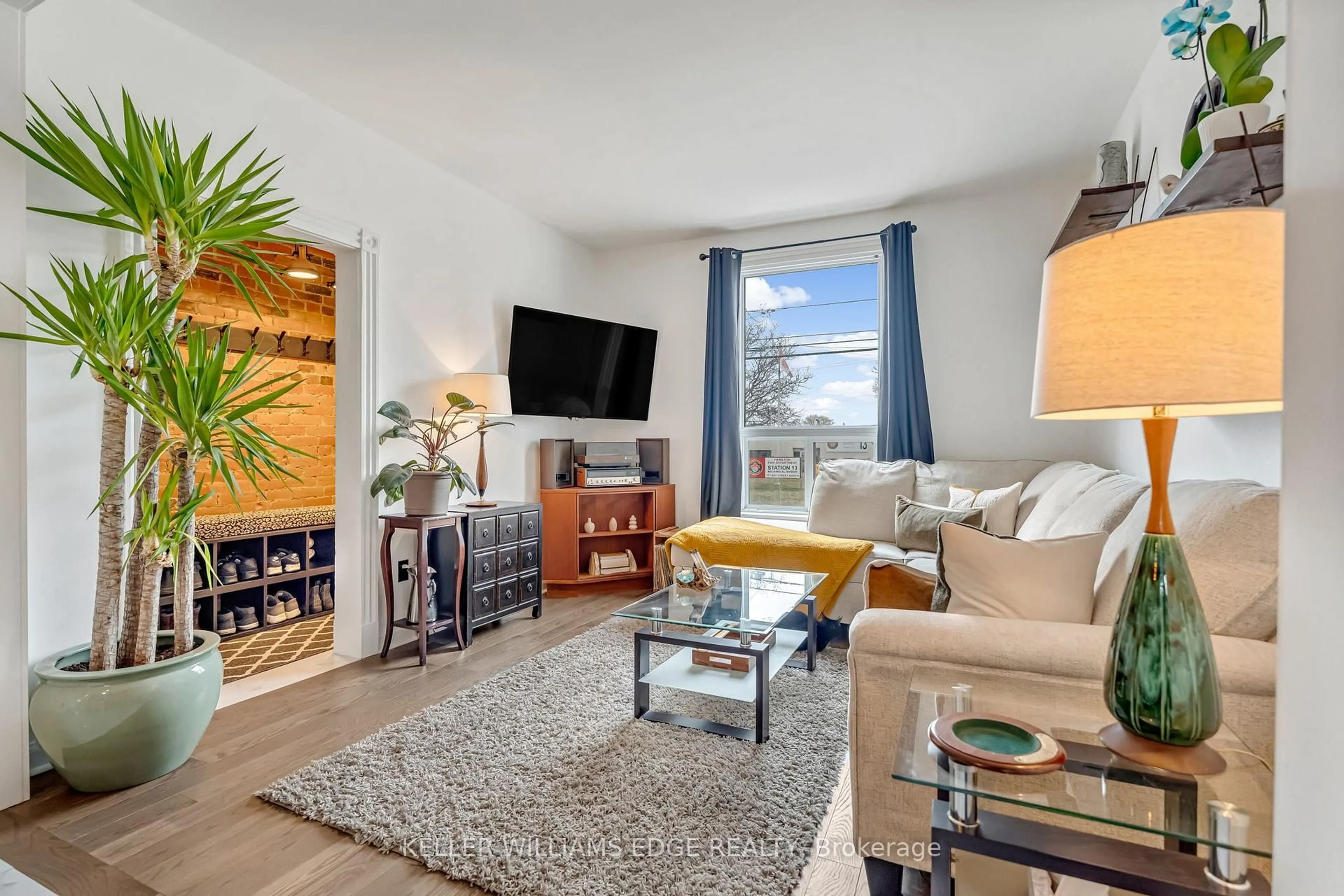 Living room with furniture, unknown for 188 Bay St, Hamilton Ontario L8R 2P7