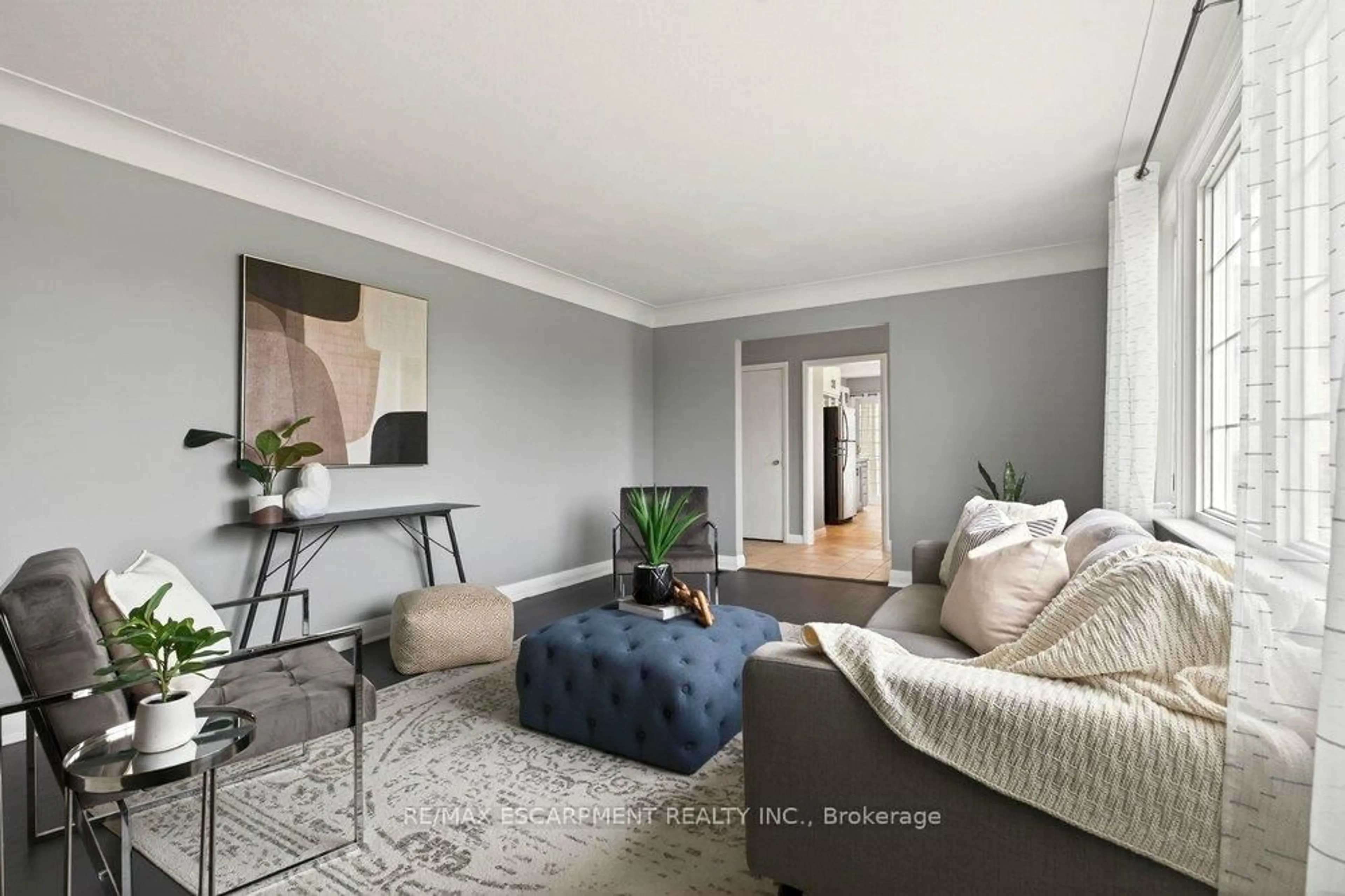 Living room with furniture, unknown for 76 MARGARET Ave, Hamilton Ontario L8G 3G5