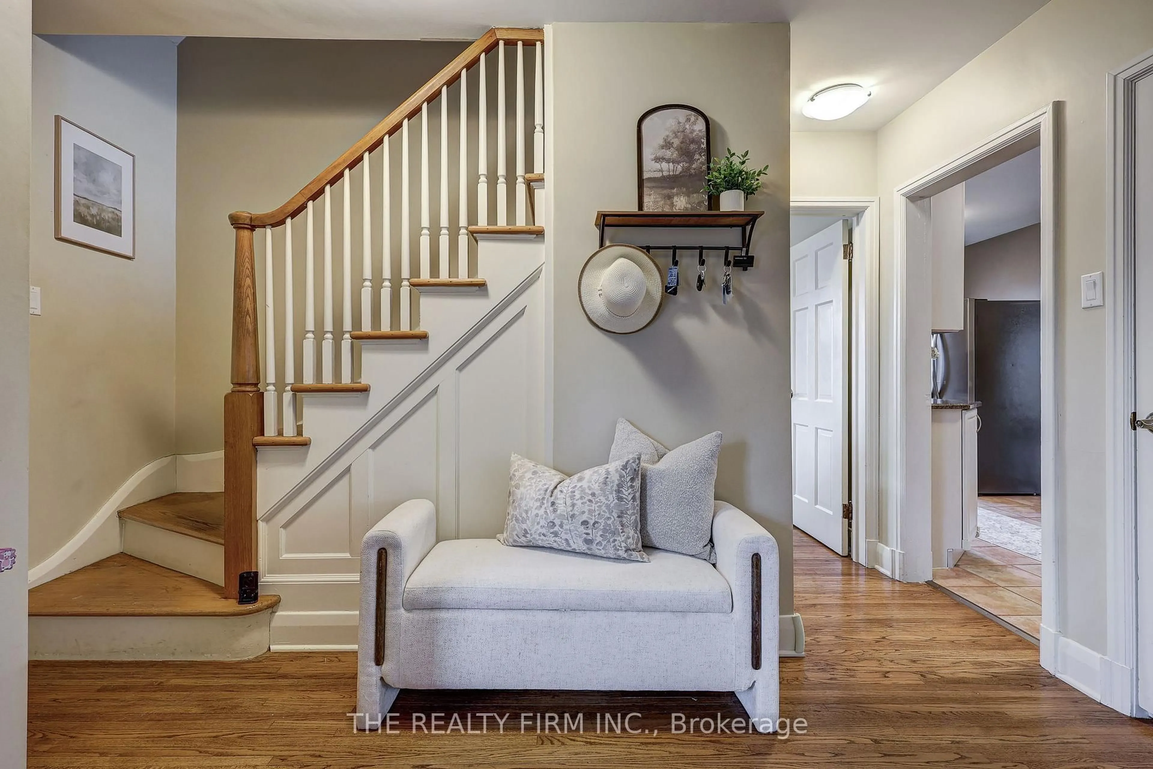 Indoor entryway for 432 Wortley Rd, London South Ontario N6C 3S8