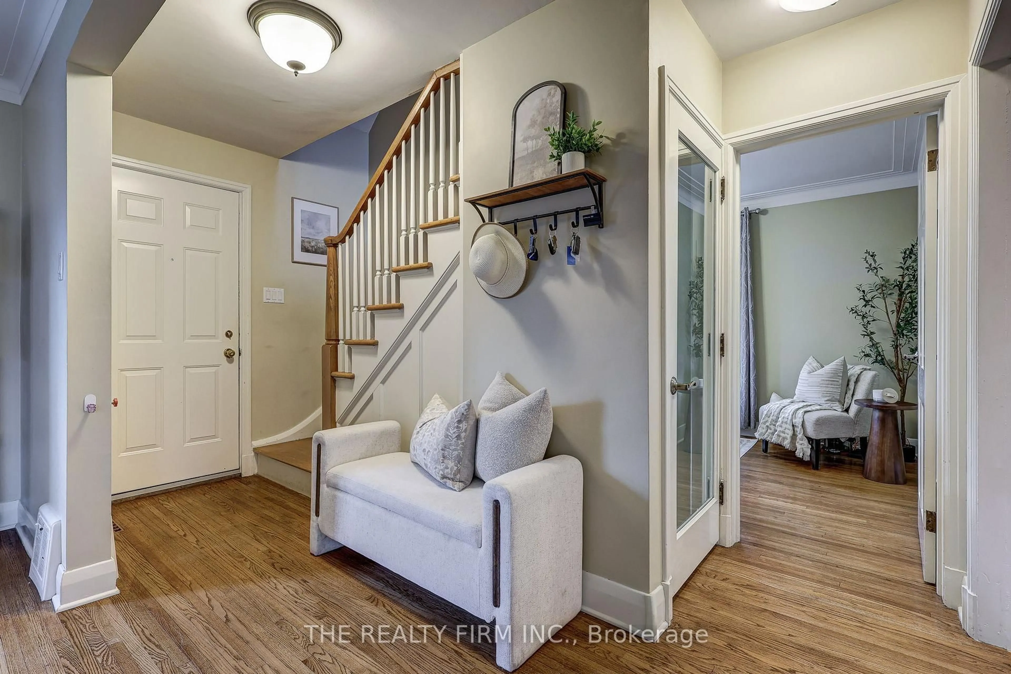 Indoor entryway for 432 Wortley Rd, London South Ontario N6C 3S8