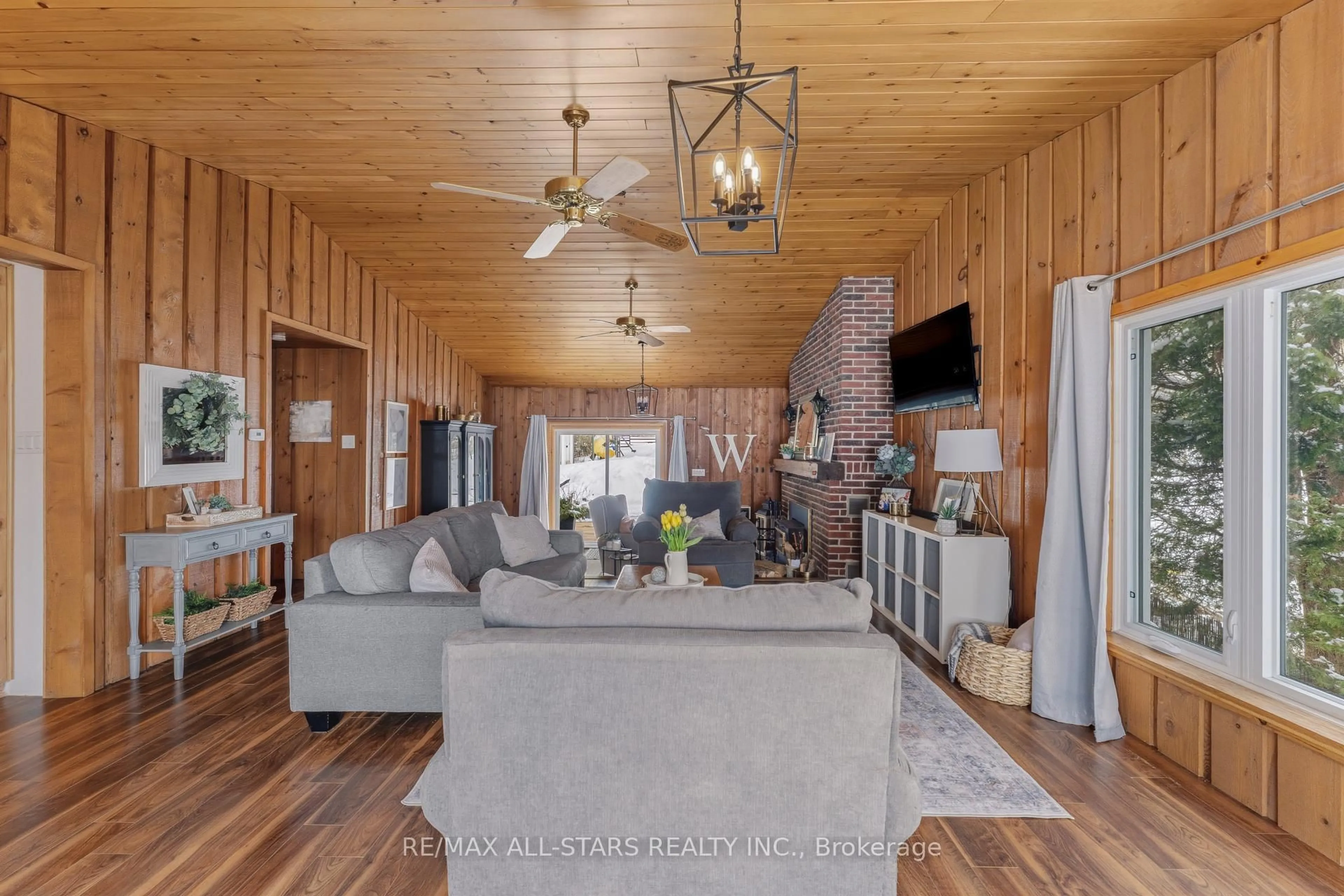 Living room with furniture, unknown for 393 Hillside Dr, Kawartha Lakes Ontario K0M 1C0