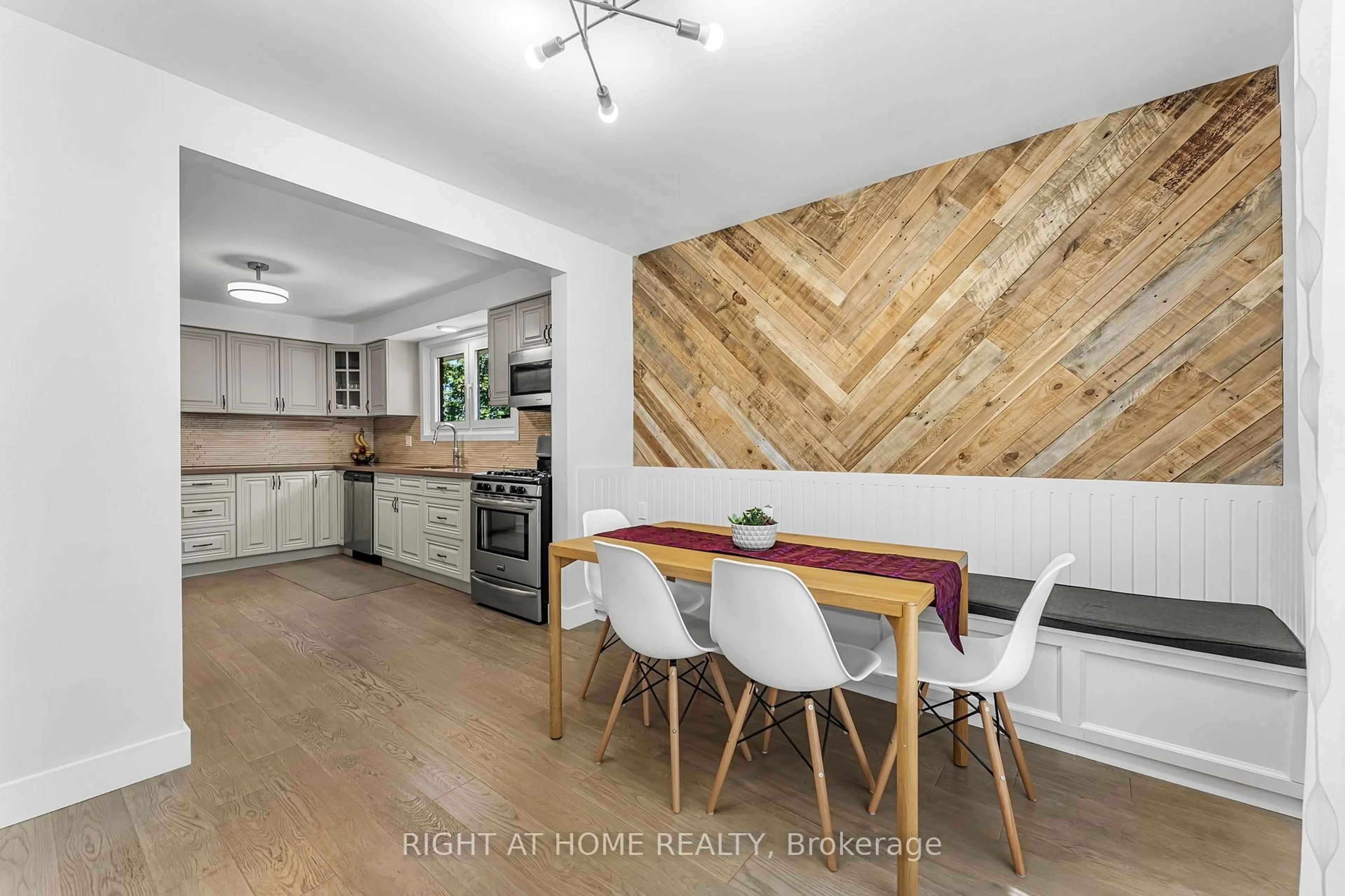 Open concept kitchen, wood/laminate floor for 3 Baraniuk St, St. Catharines Ontario L2N 1N4